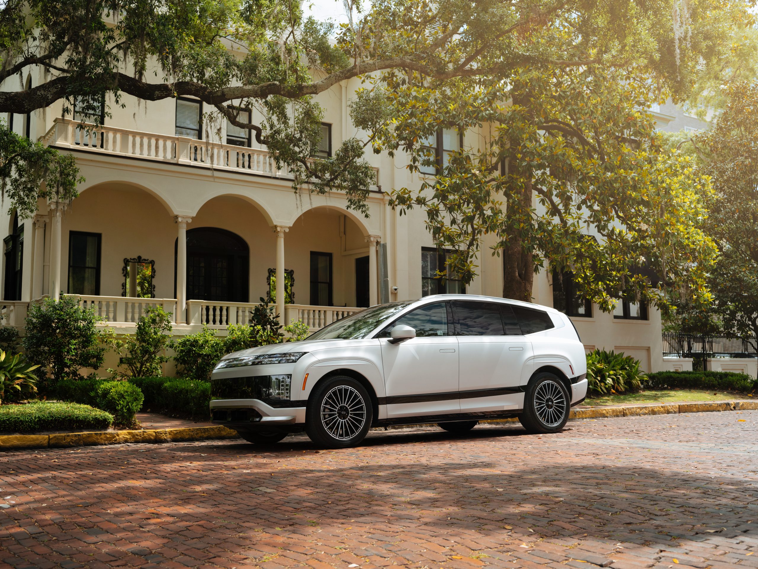 Hyundai SUV parked in front of a building
