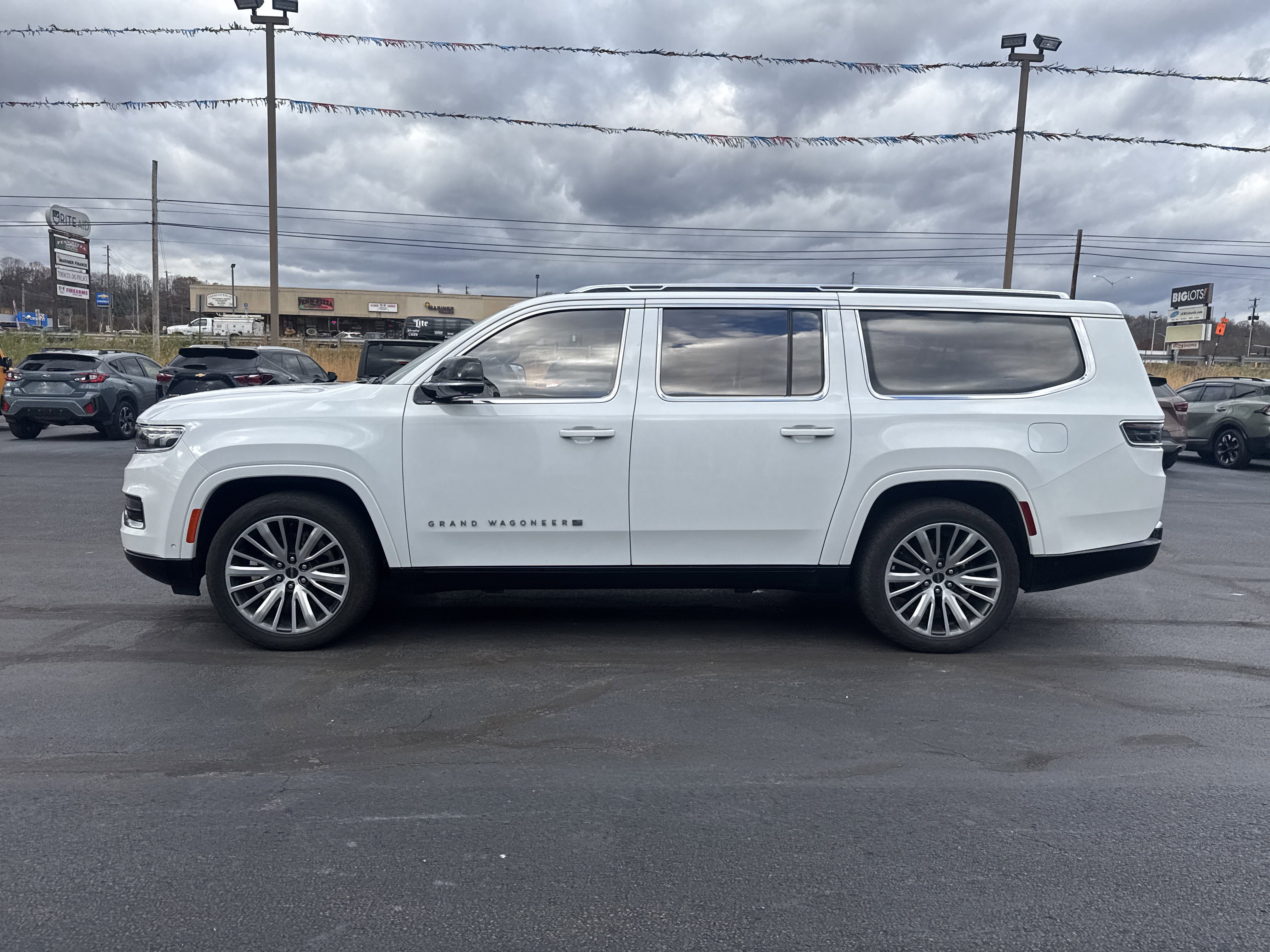 2023 Jeep Grand Wagoneer L Series III