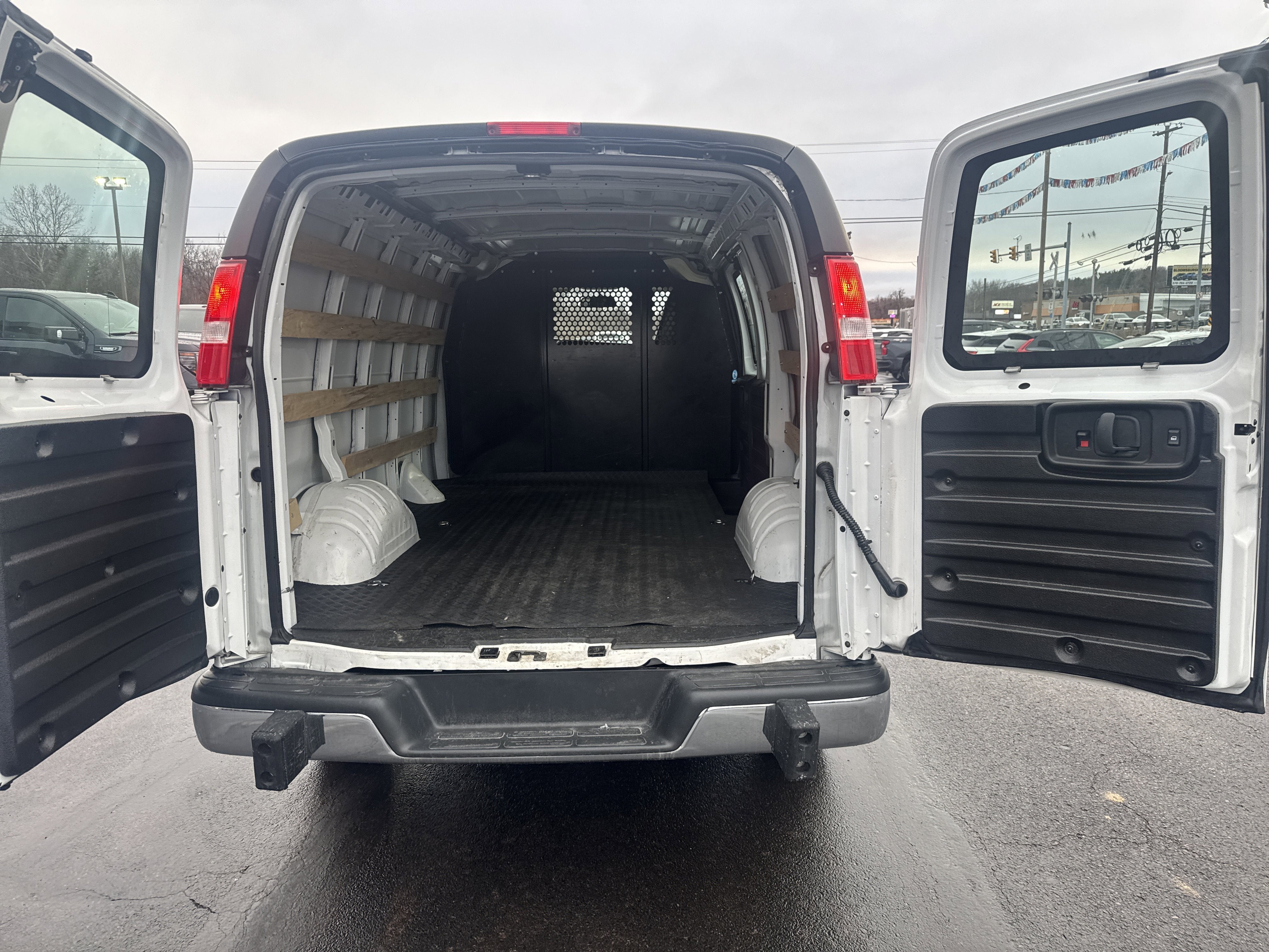 2022 Chevrolet Express Cargo 2500 WT