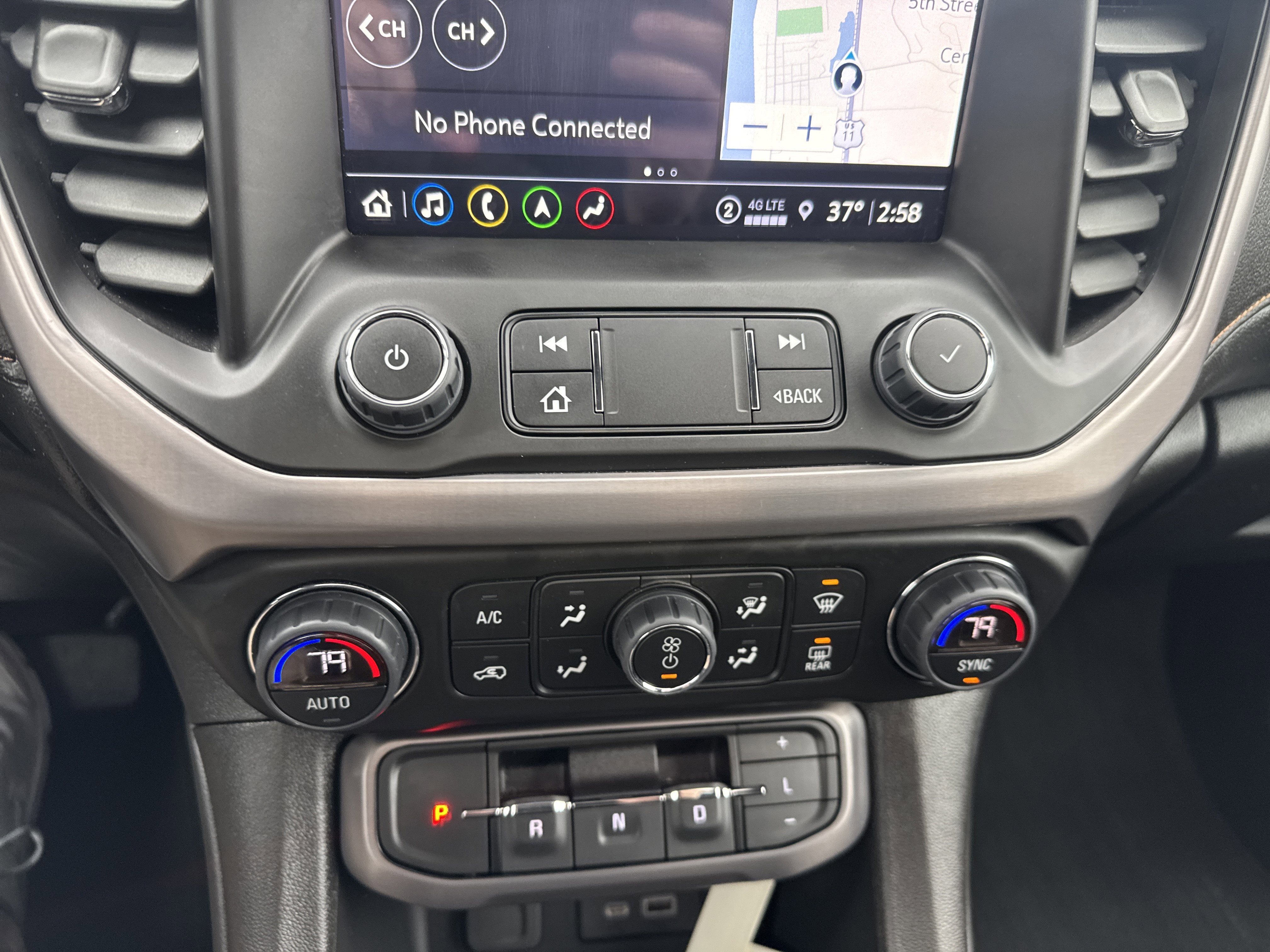 2023 GMC Acadia AT4