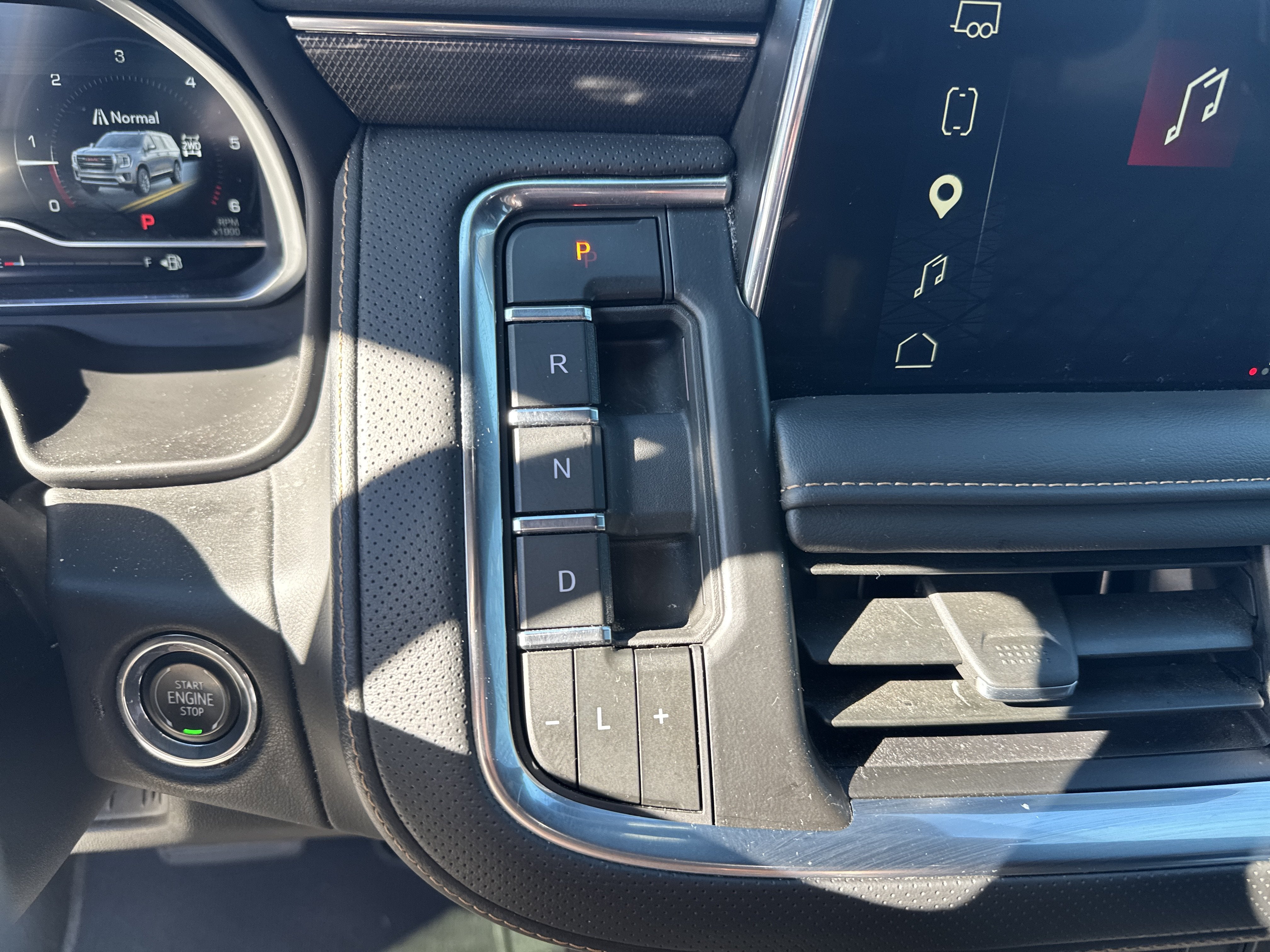 2023 GMC Yukon XL AT4