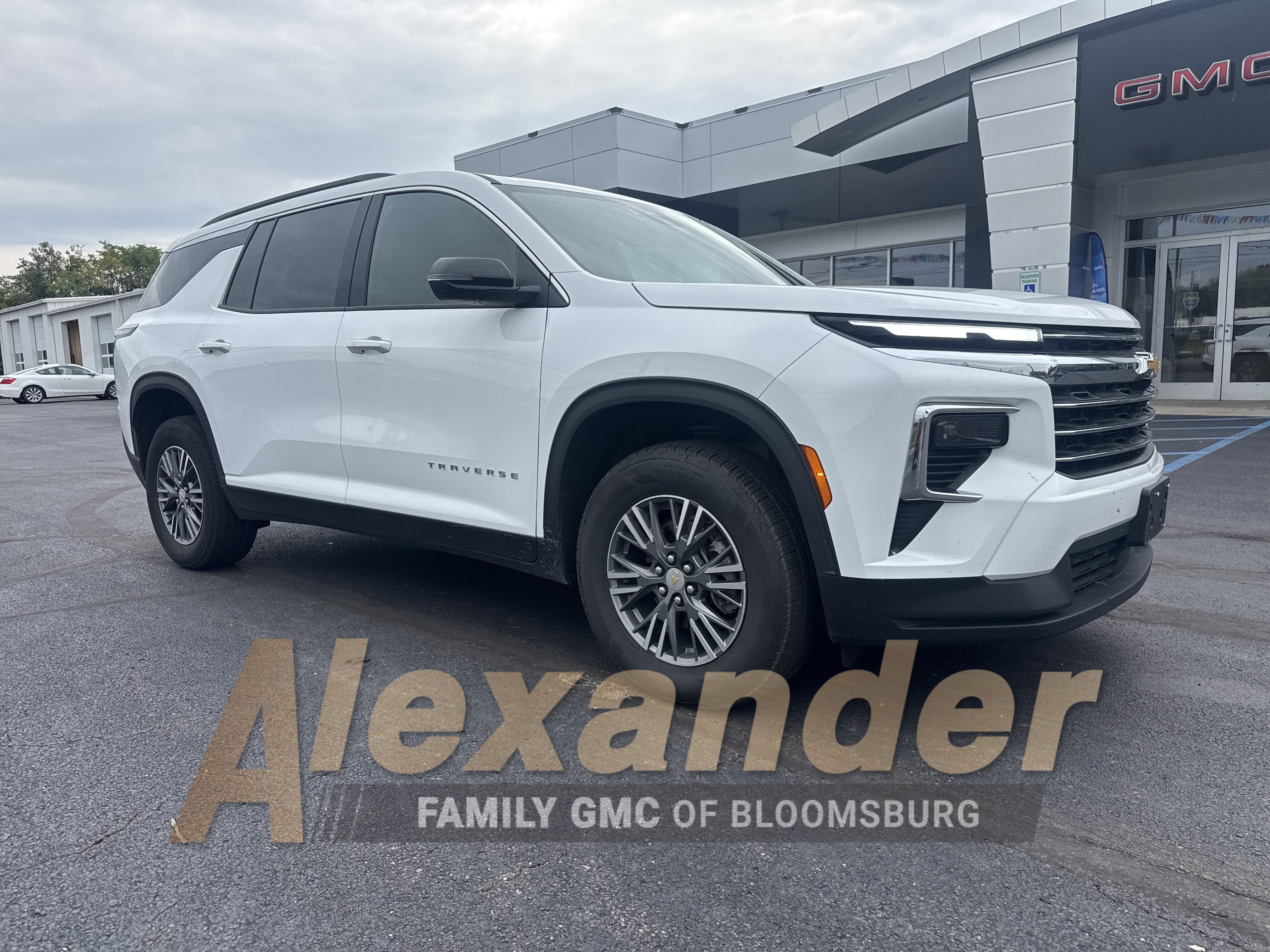 2025 Chevrolet Traverse LT