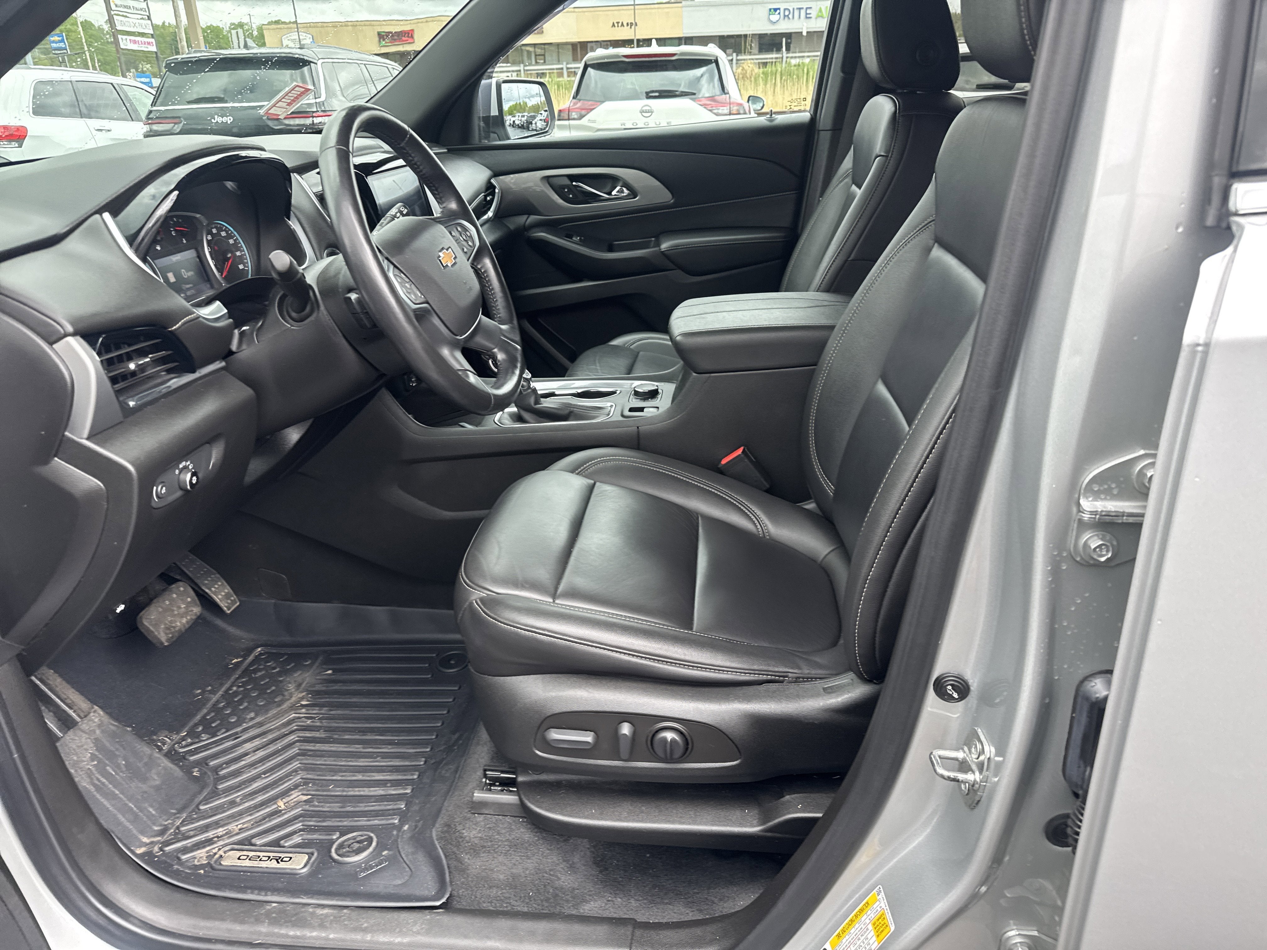 2022 Chevrolet Traverse LT Leather