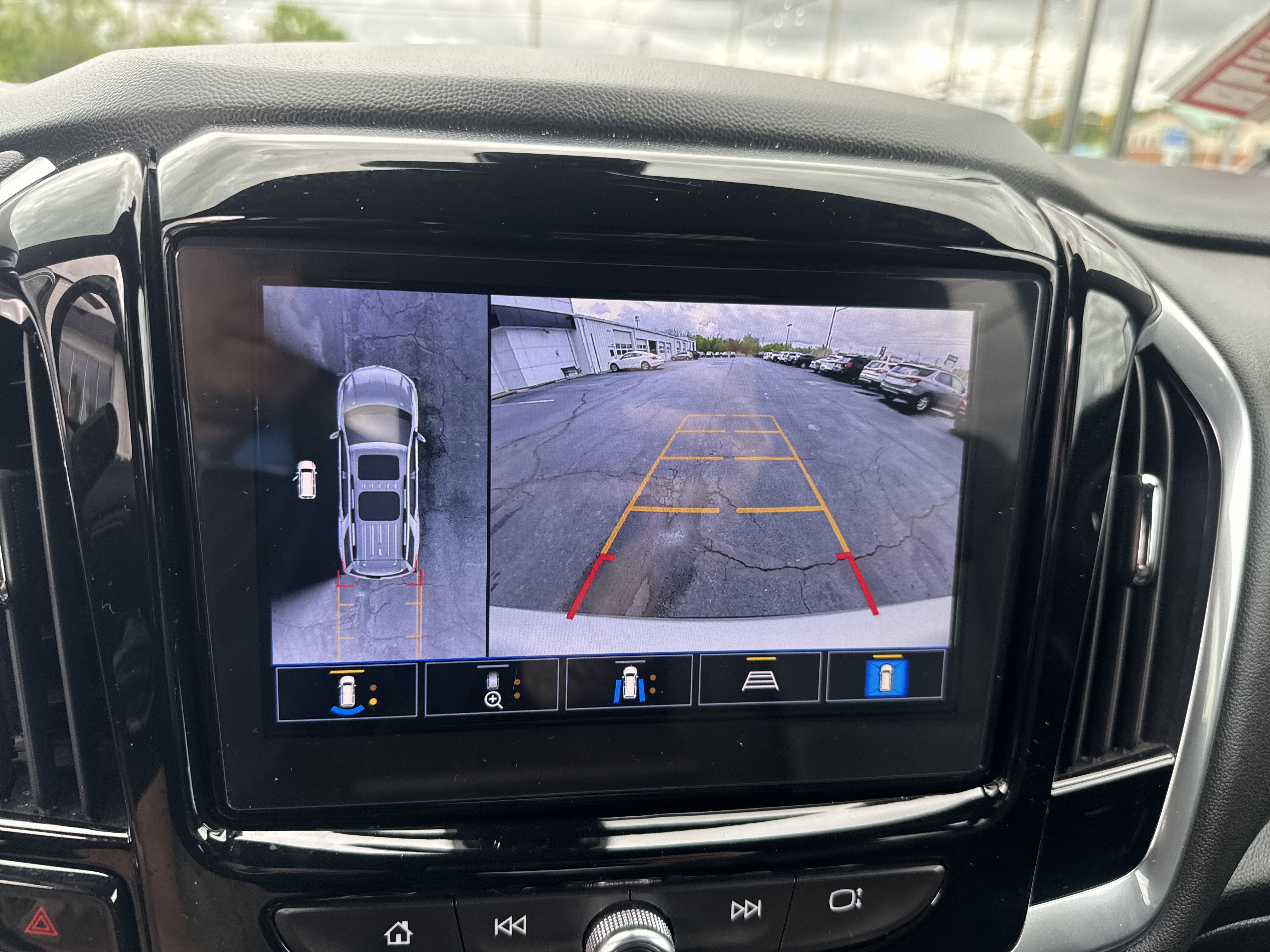 2022 Chevrolet Traverse LT Leather