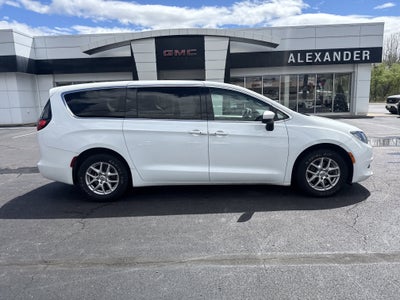 2023 Chrysler Voyager LX