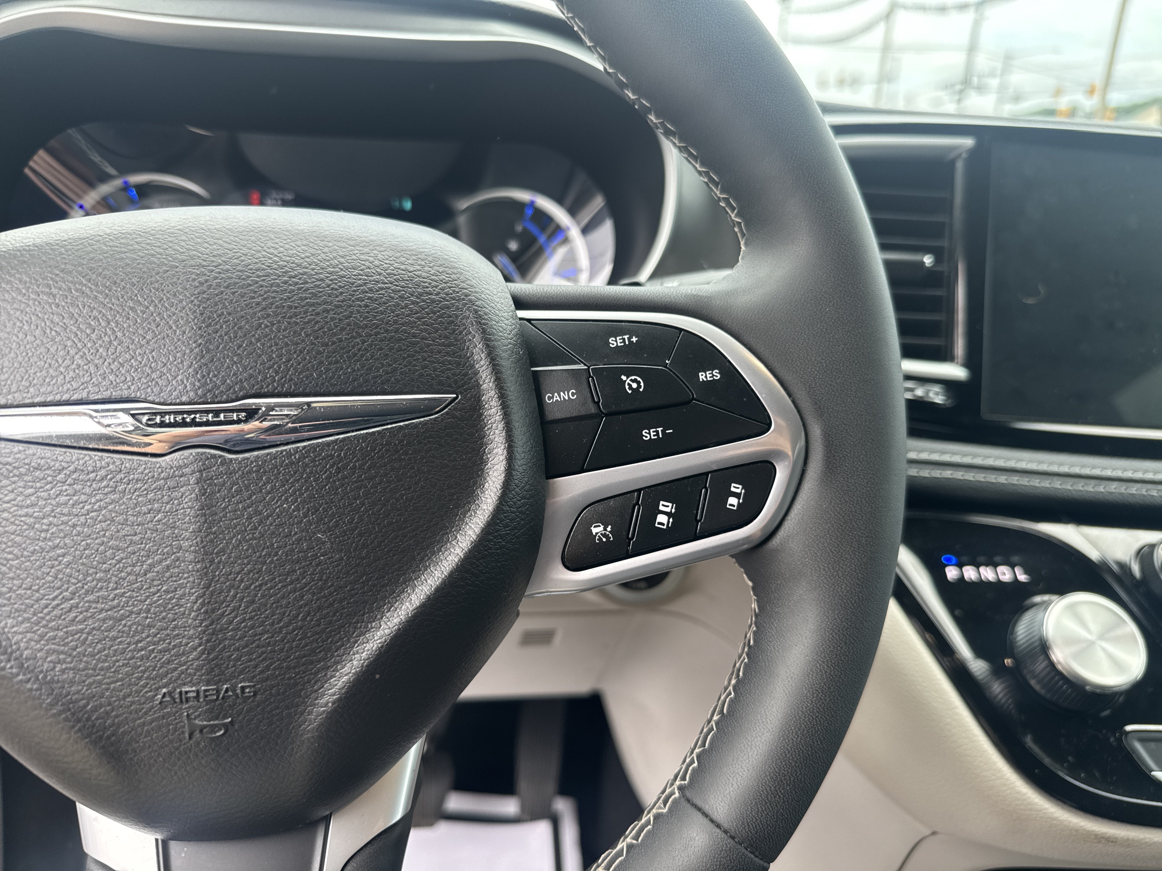 2024 Chrysler Pacifica Hybrid Select