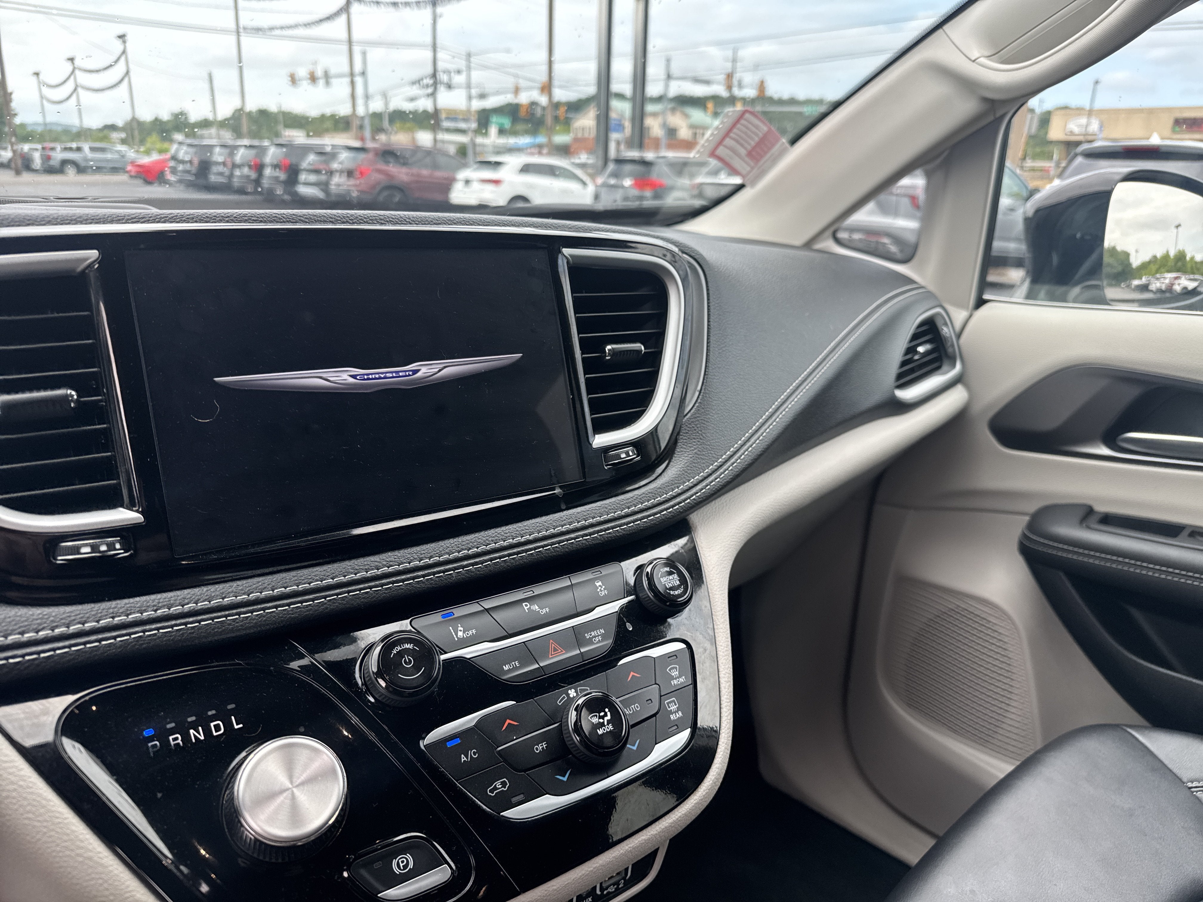 2024 Chrysler Pacifica Hybrid Select
