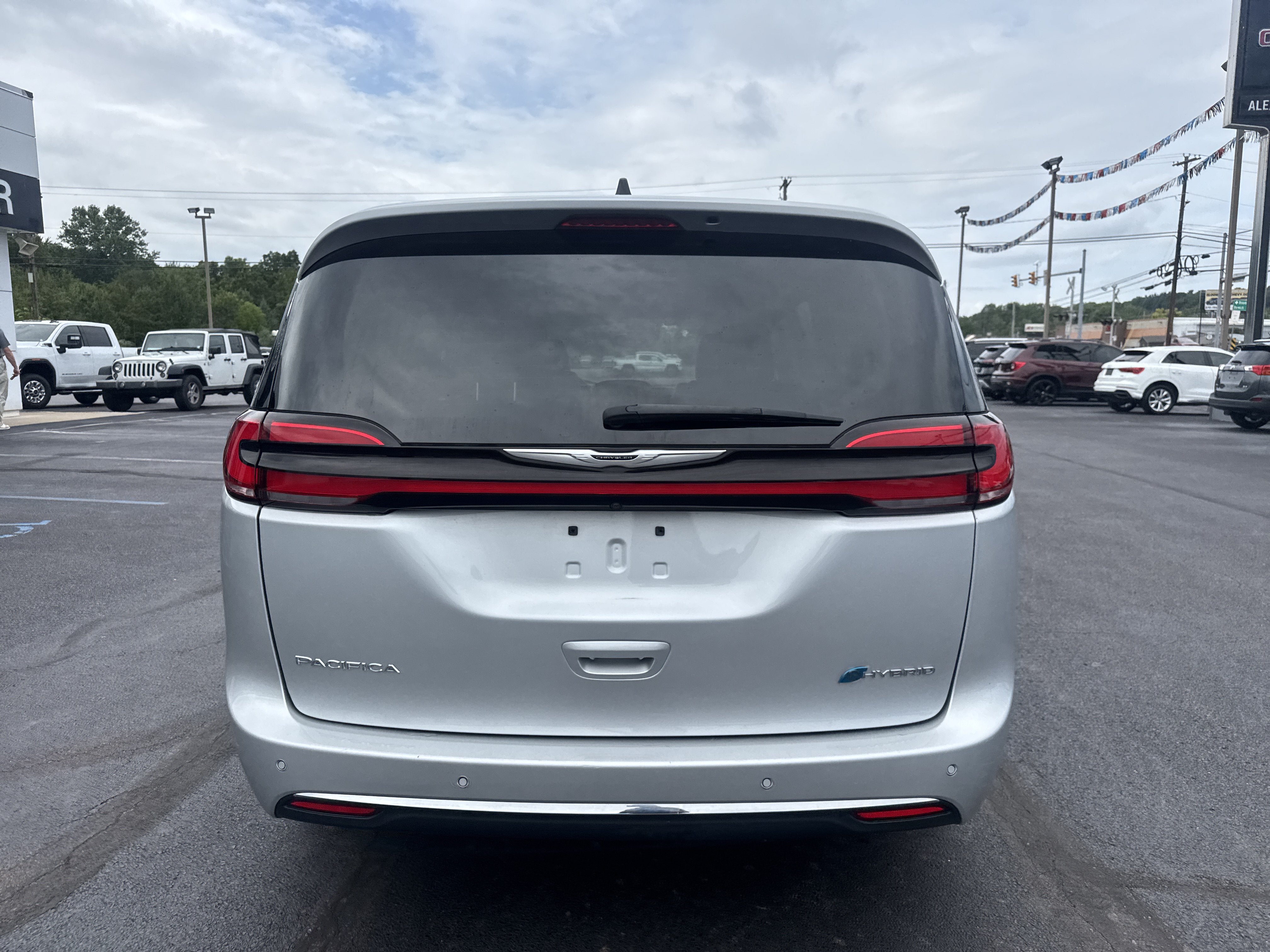 2024 Chrysler Pacifica Hybrid Select