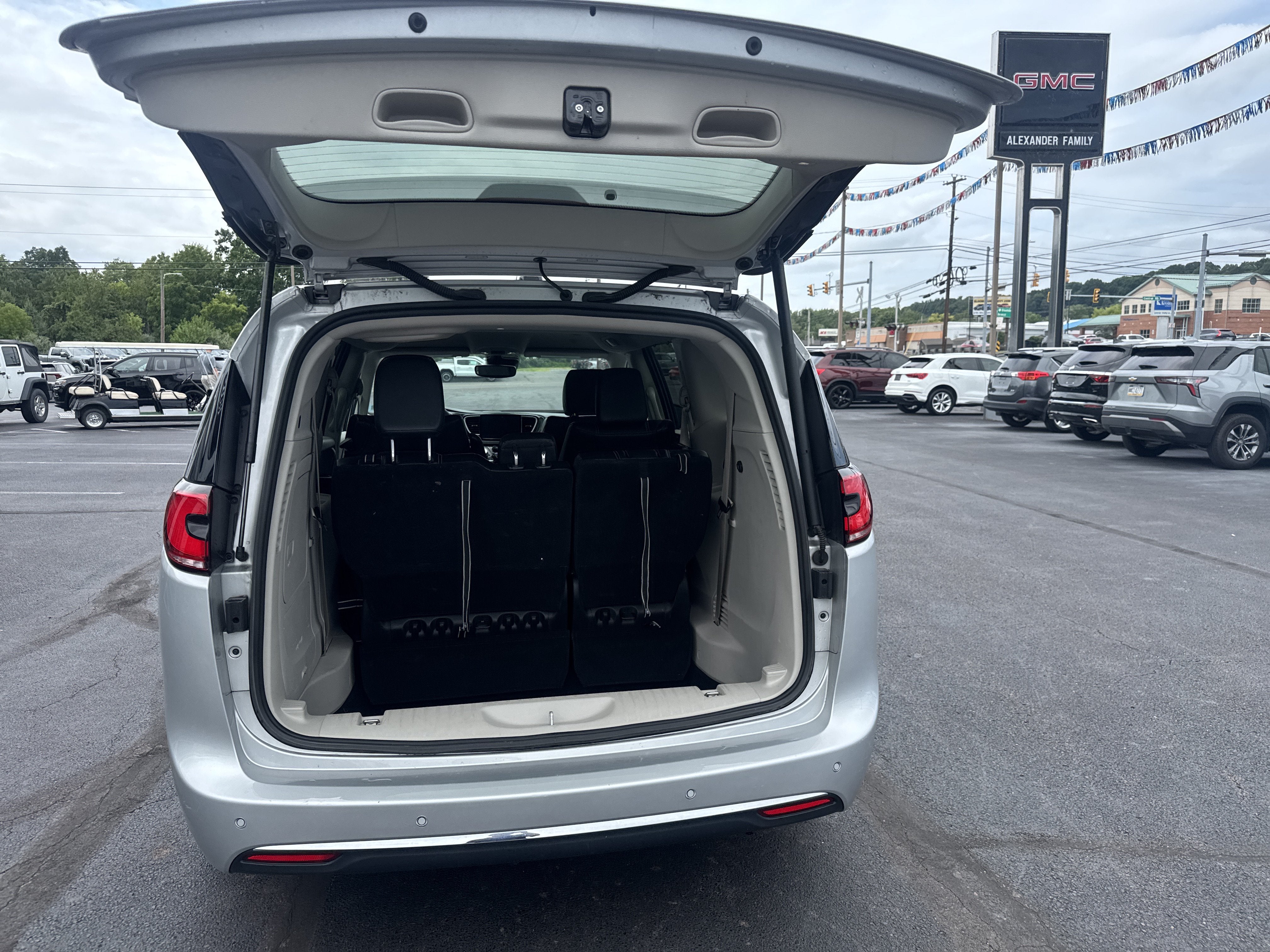 2024 Chrysler Pacifica Hybrid Select