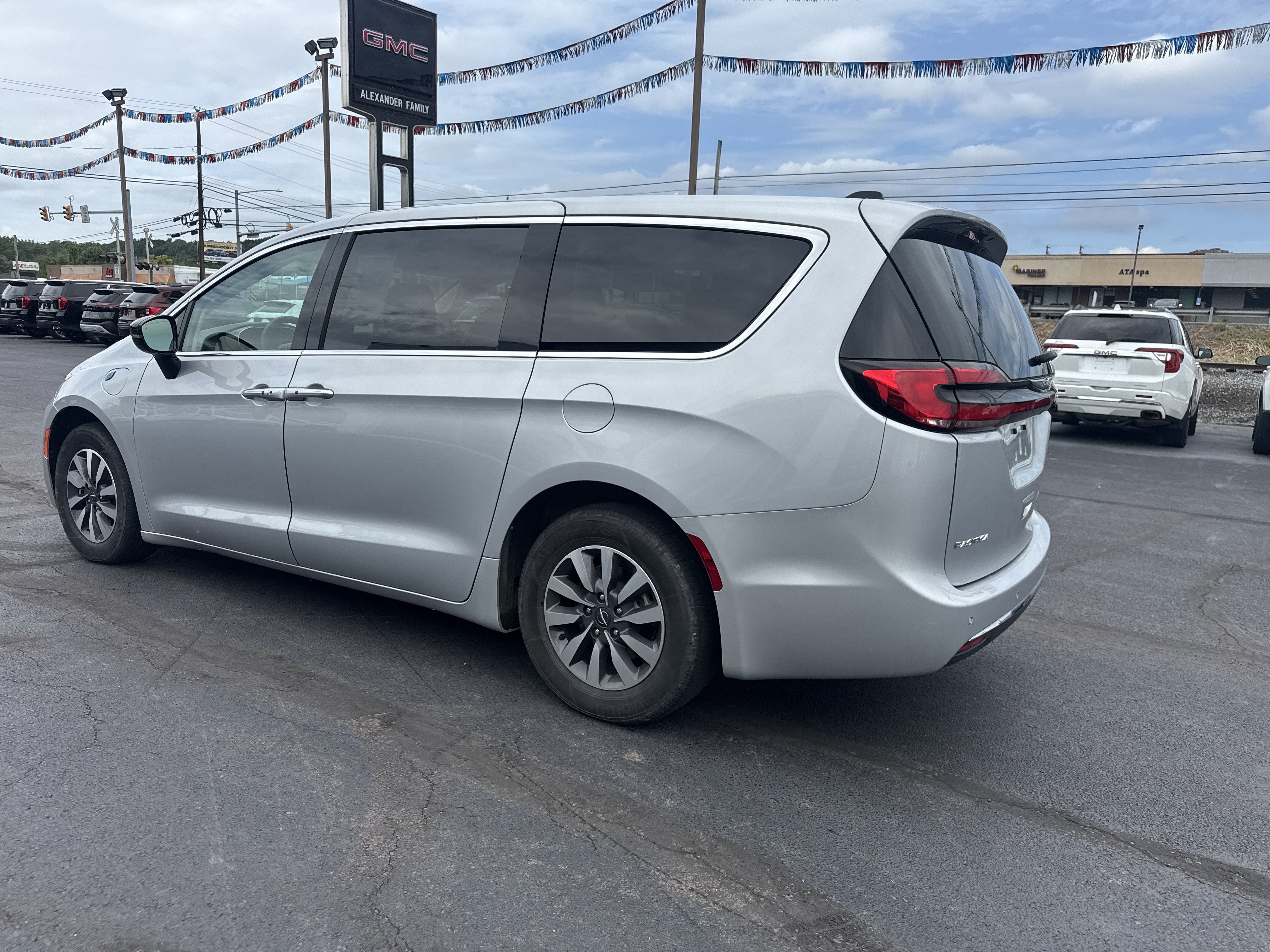 2024 Chrysler Pacifica Hybrid Select