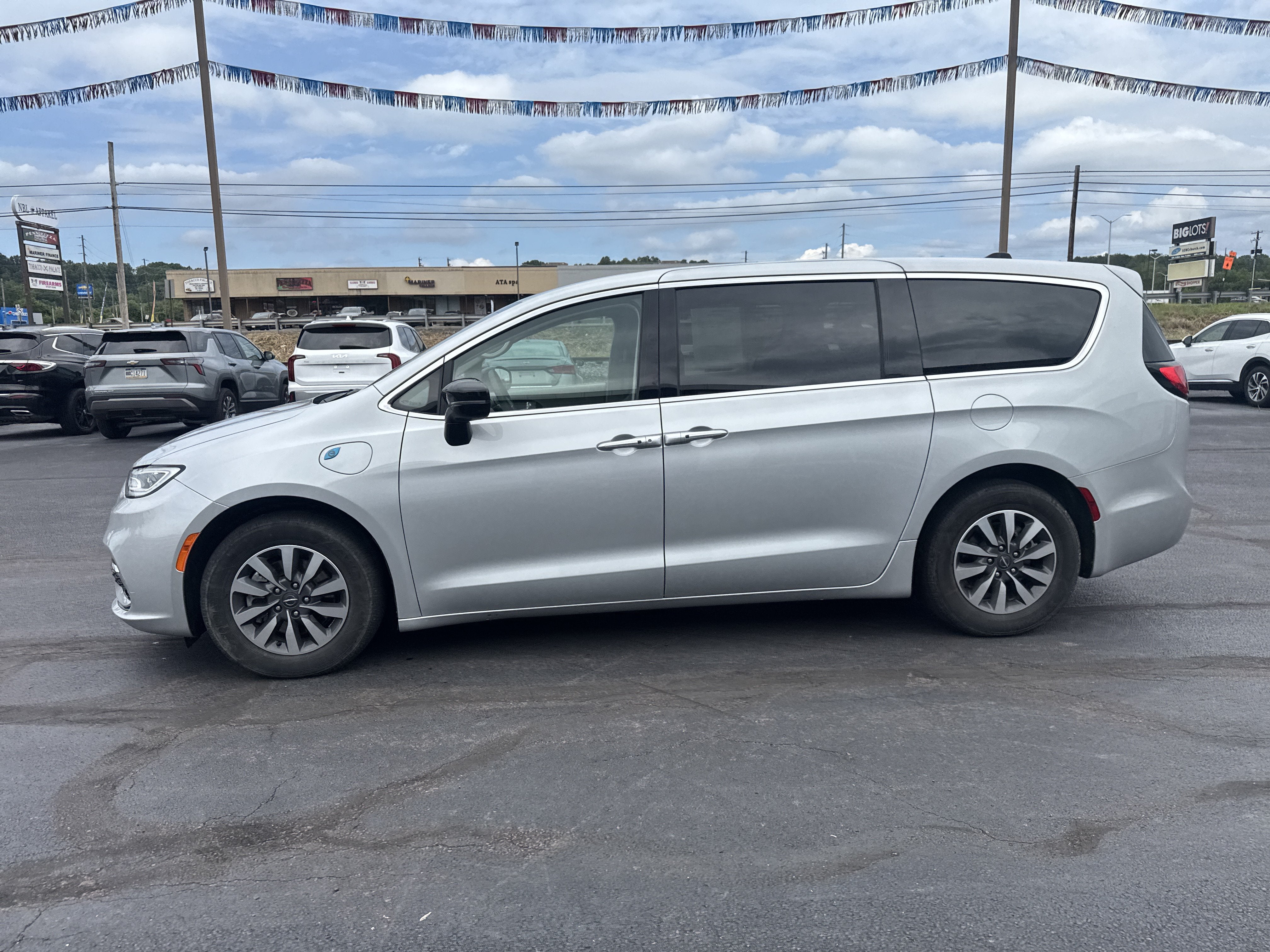 2024 Chrysler Pacifica Hybrid Select
