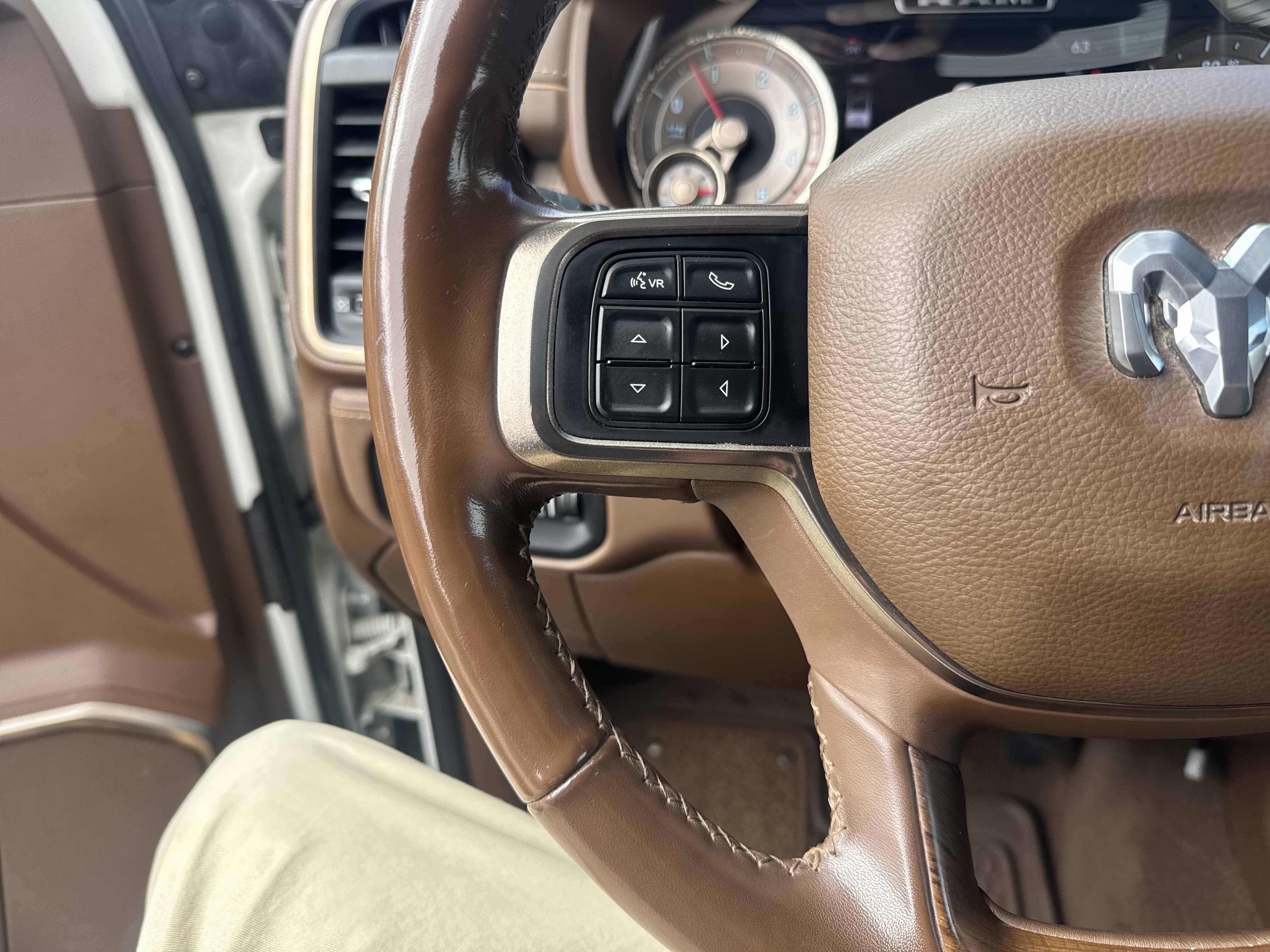 2019 RAM 3500 Longhorn Crew Cab 4x4 8' Box
