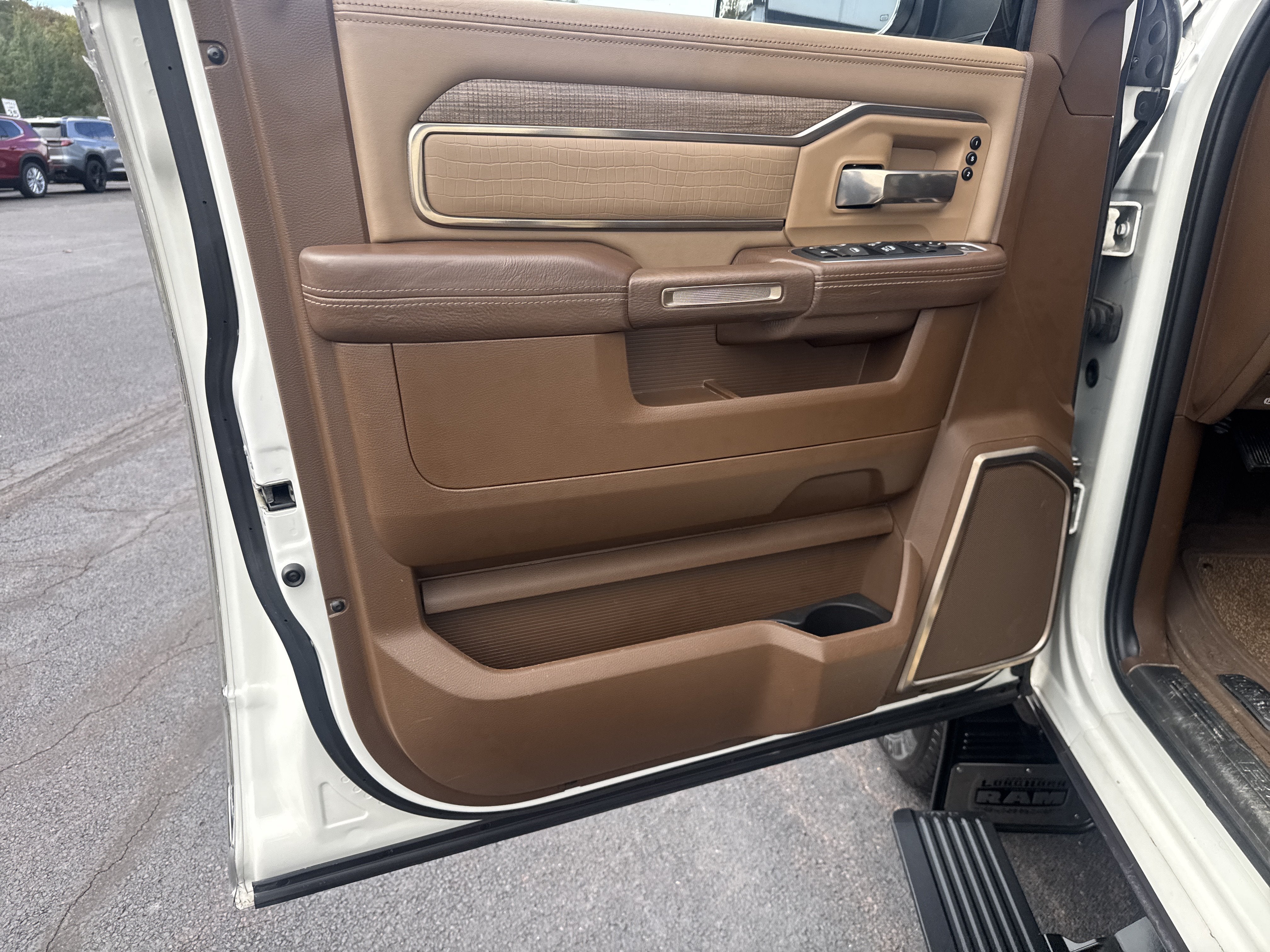 2019 RAM 3500 Longhorn Crew Cab 4x4 8' Box