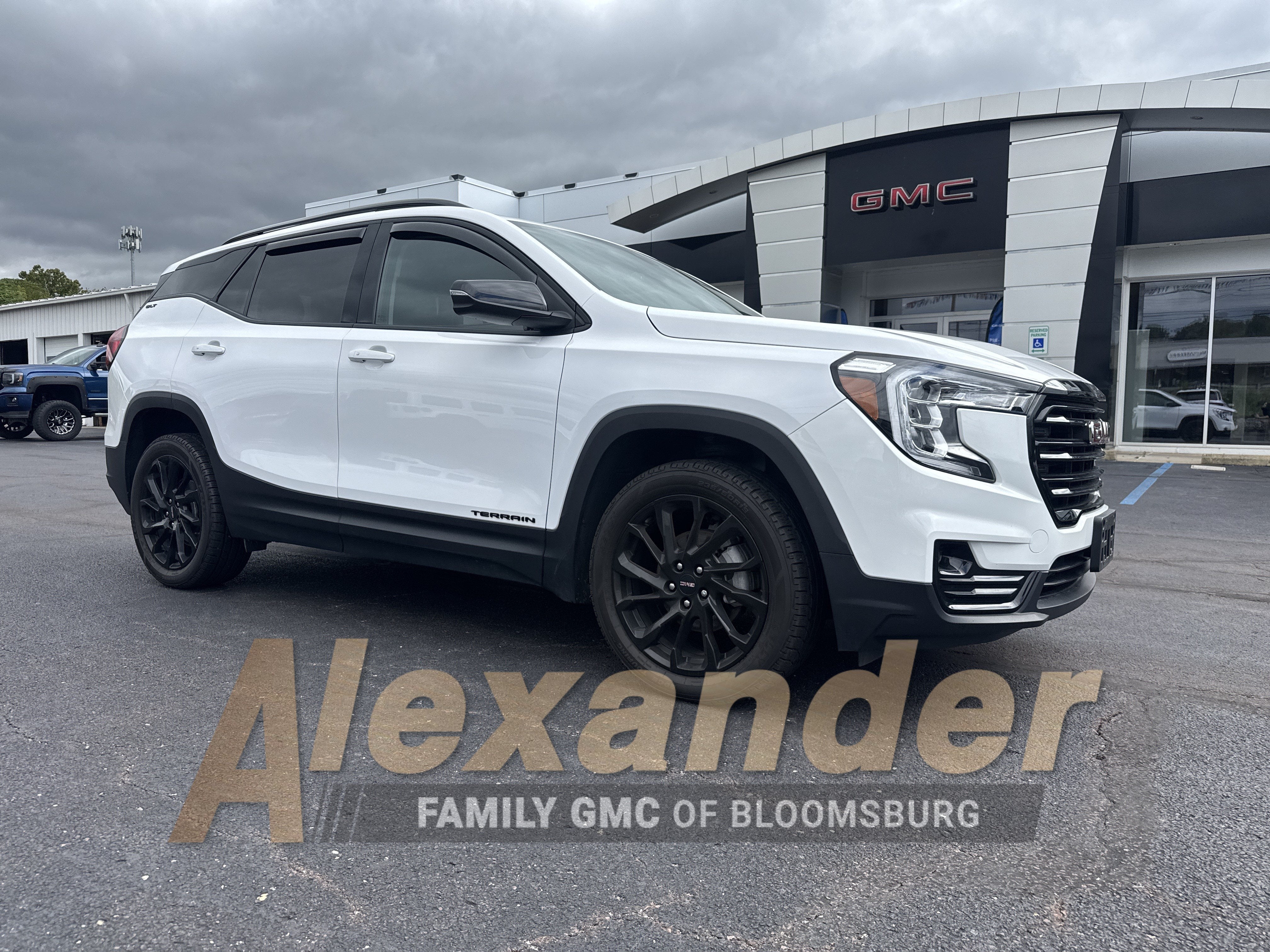 2023 GMC Terrain SLT