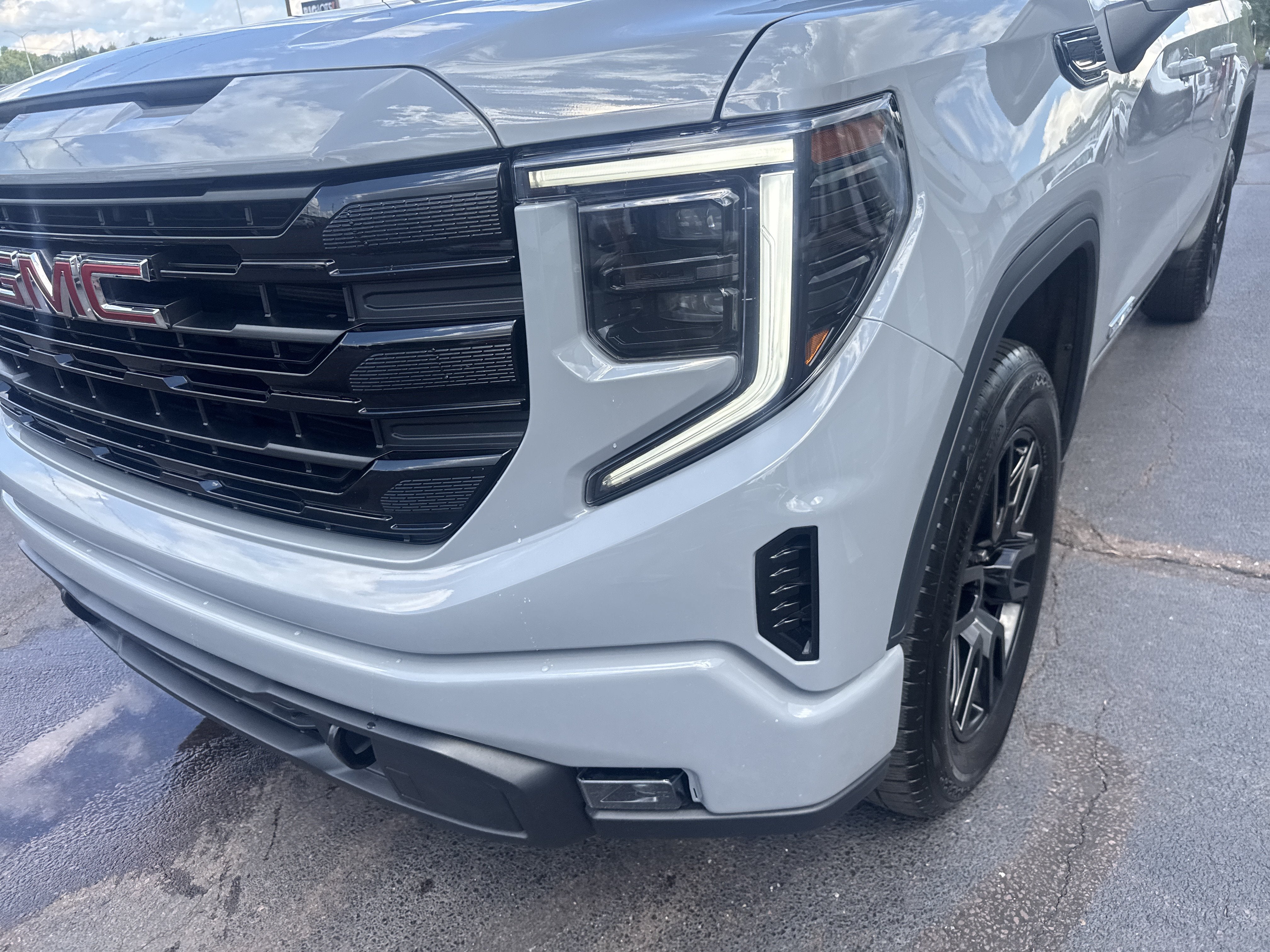 2024 GMC Sierra 1500 Elevation