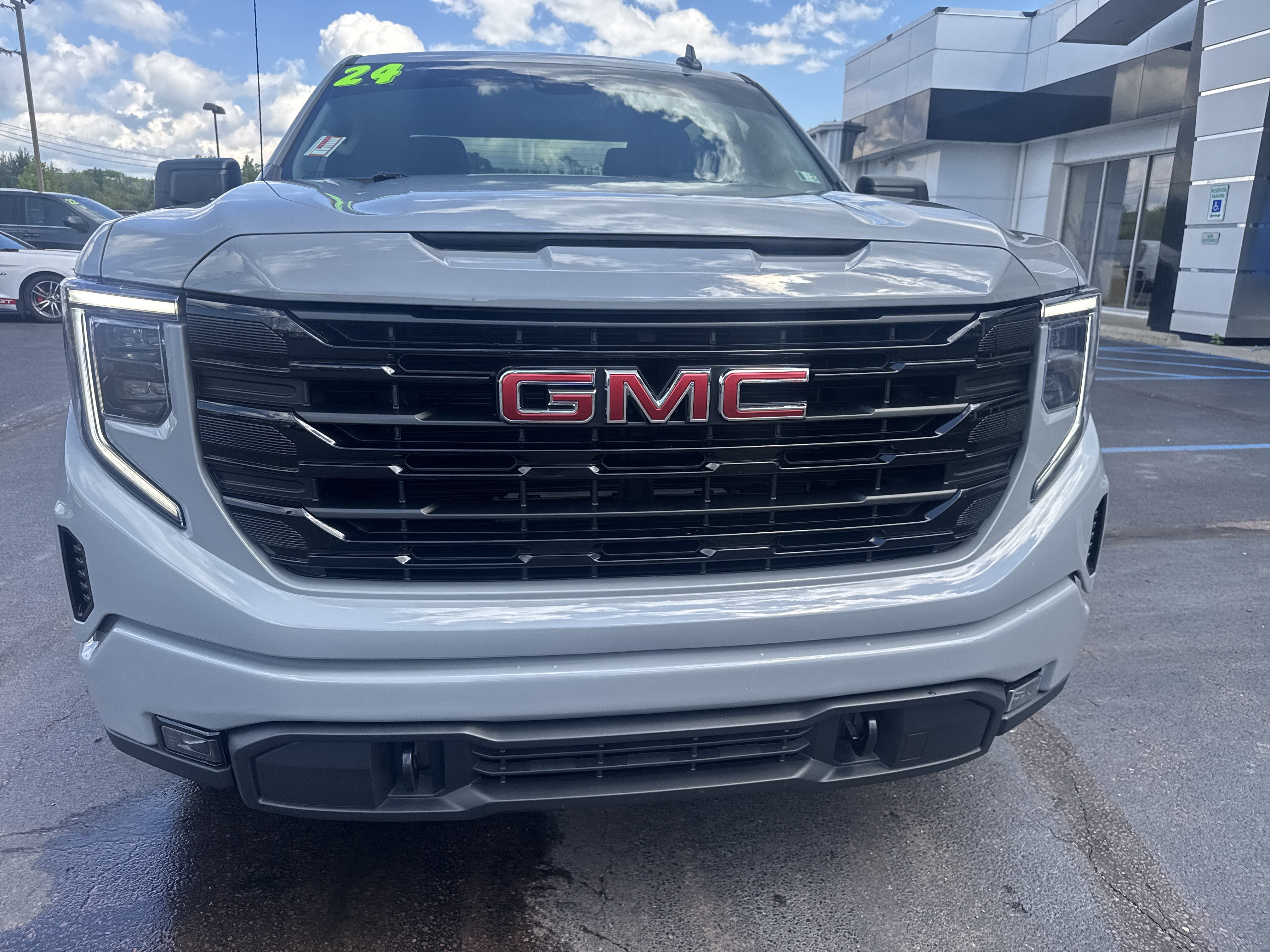 2024 GMC Sierra 1500 Elevation
