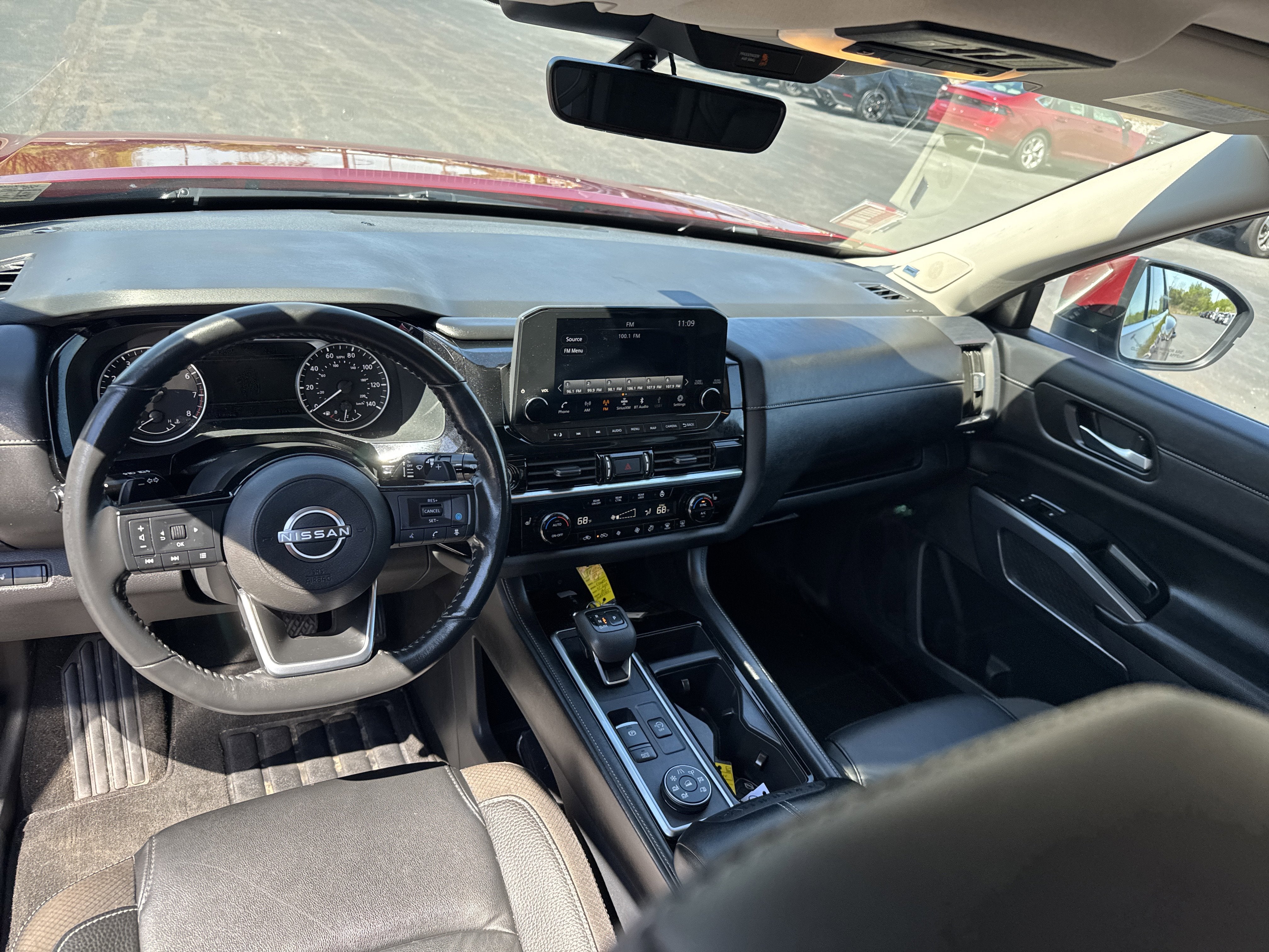 2023 Nissan Pathfinder SL