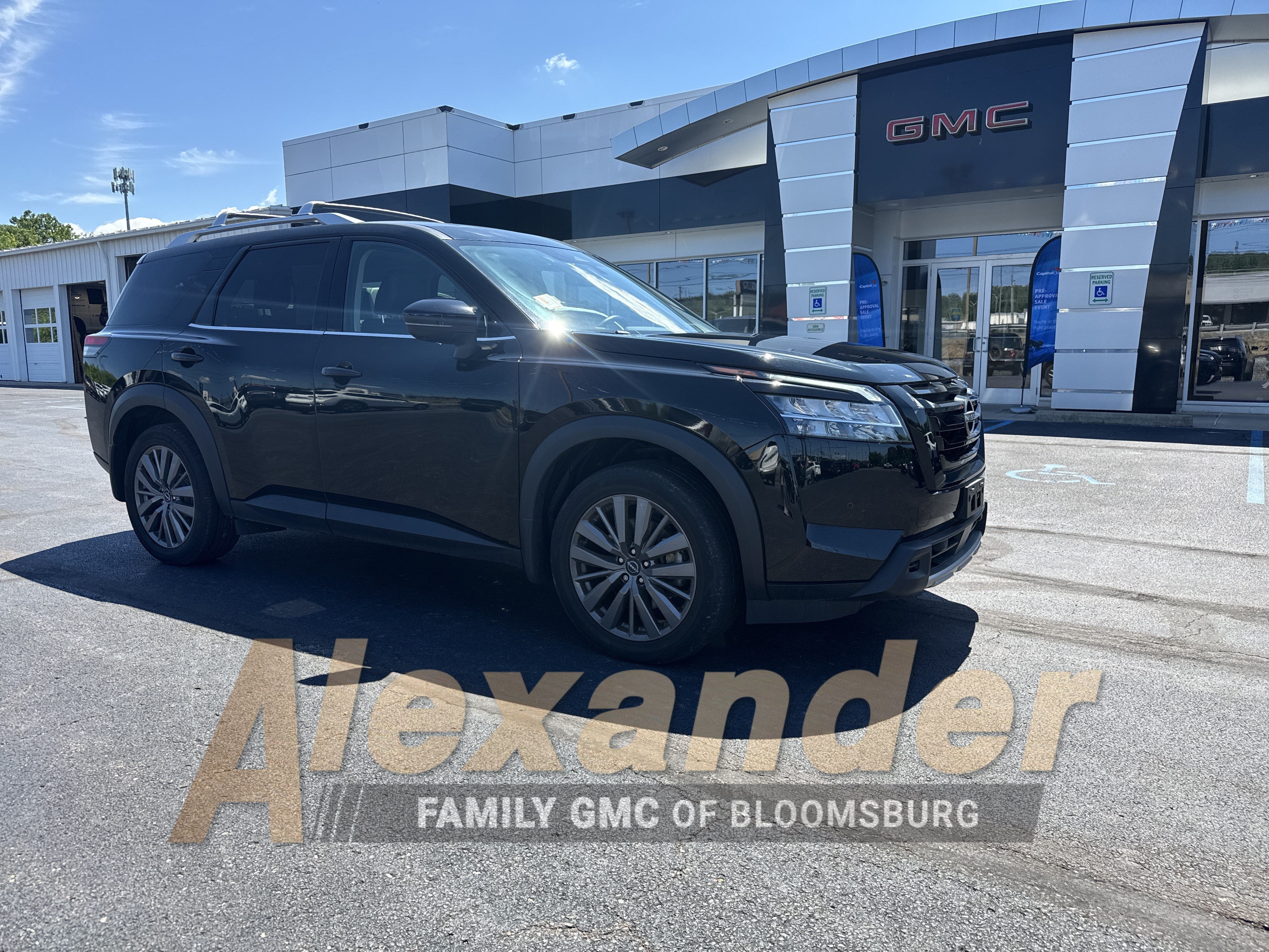 2023 Nissan Pathfinder SL 4WD