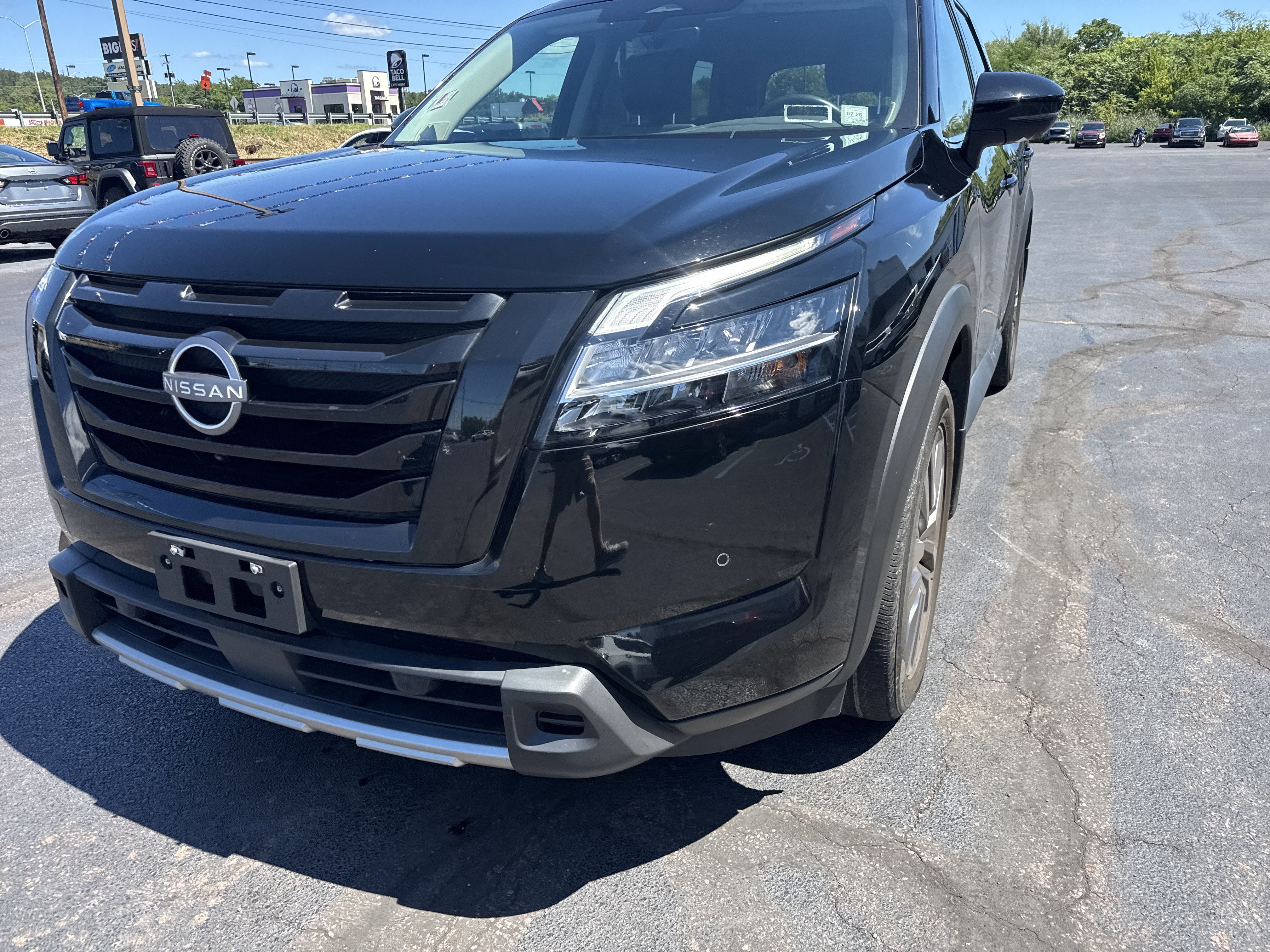 2023 Nissan Pathfinder SL 4WD