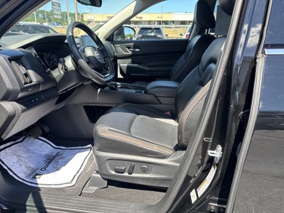 2023 Nissan Pathfinder SL 4WD