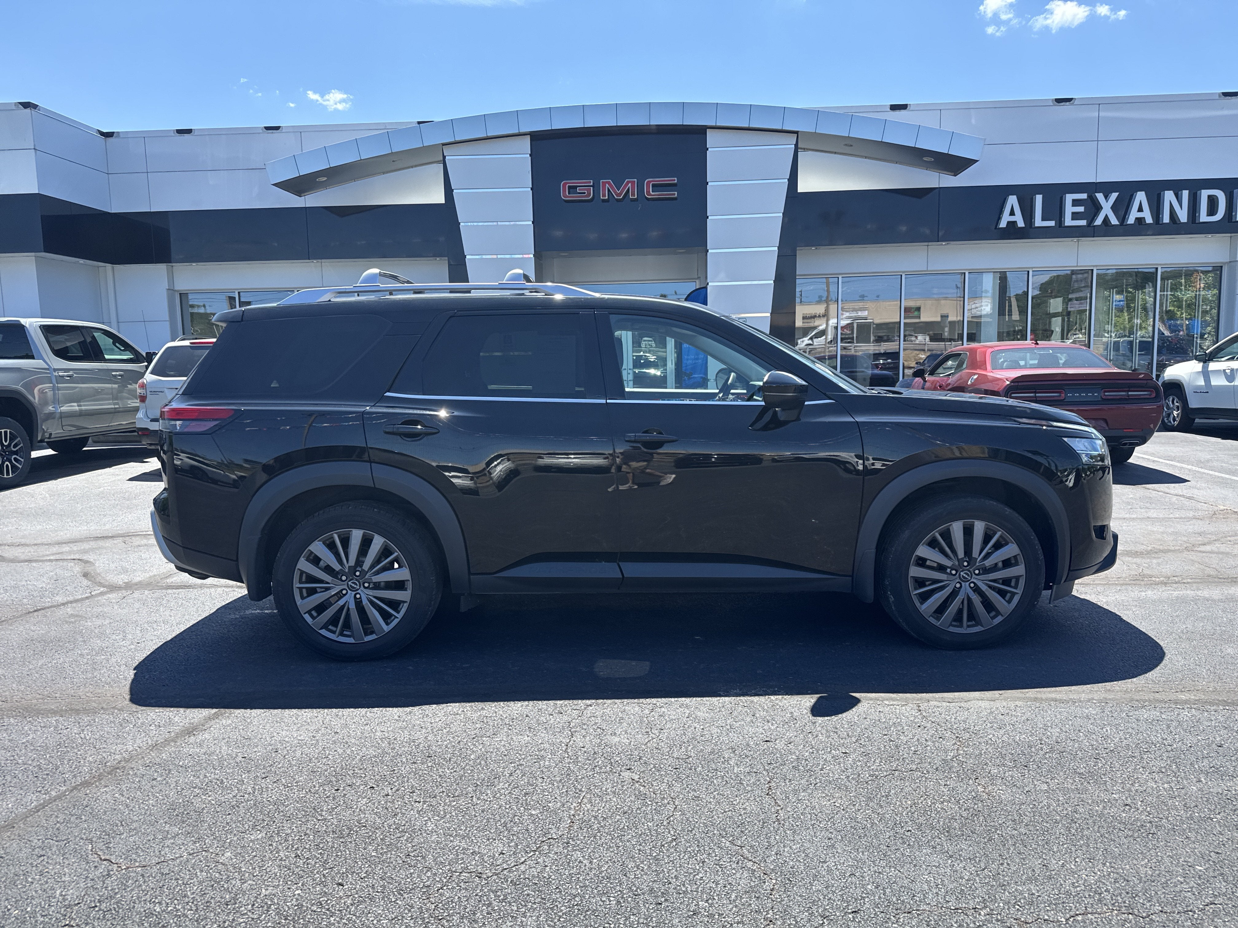 2023 Nissan Pathfinder SL 4WD