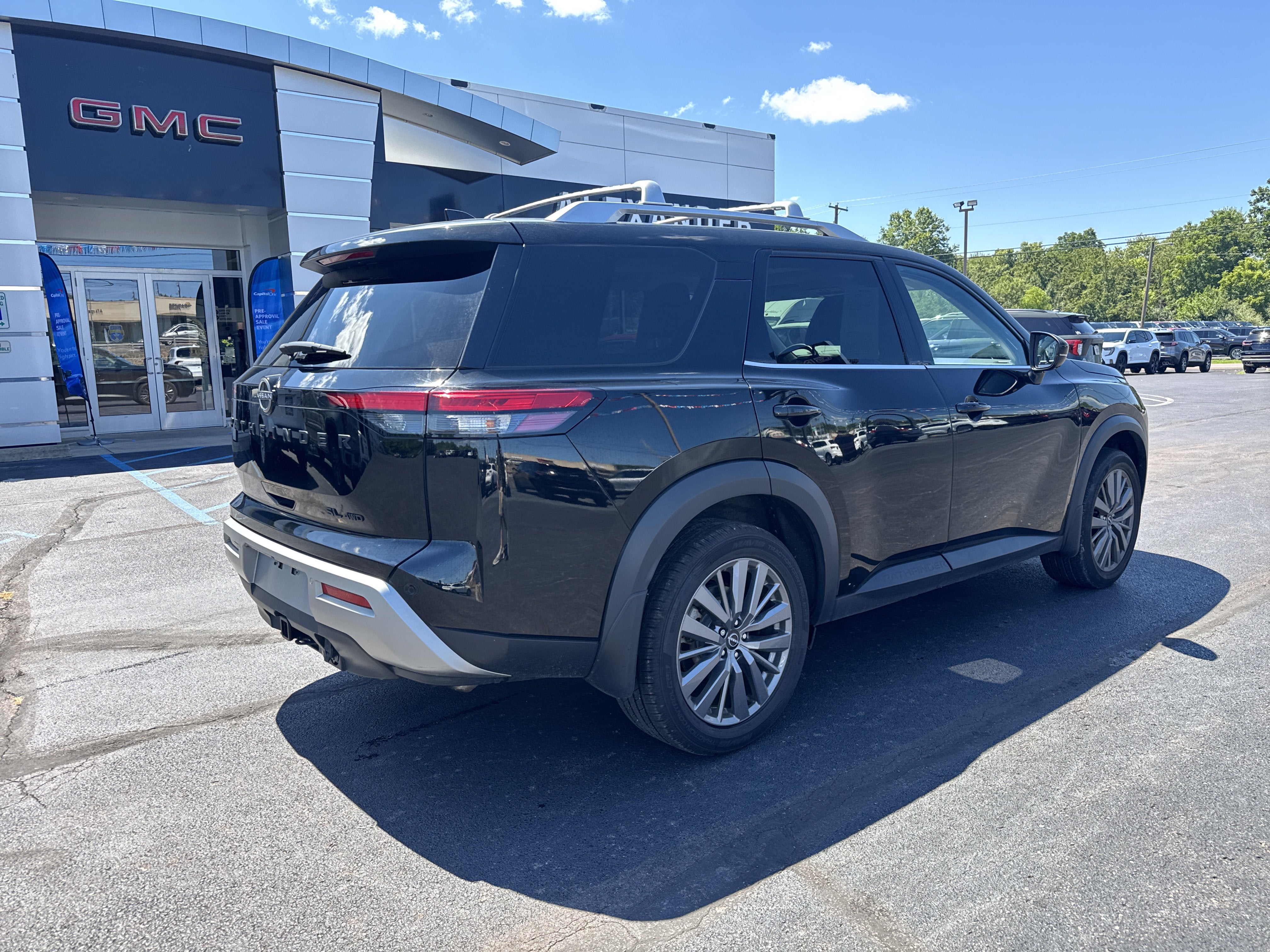 2023 Nissan Pathfinder SL 4WD