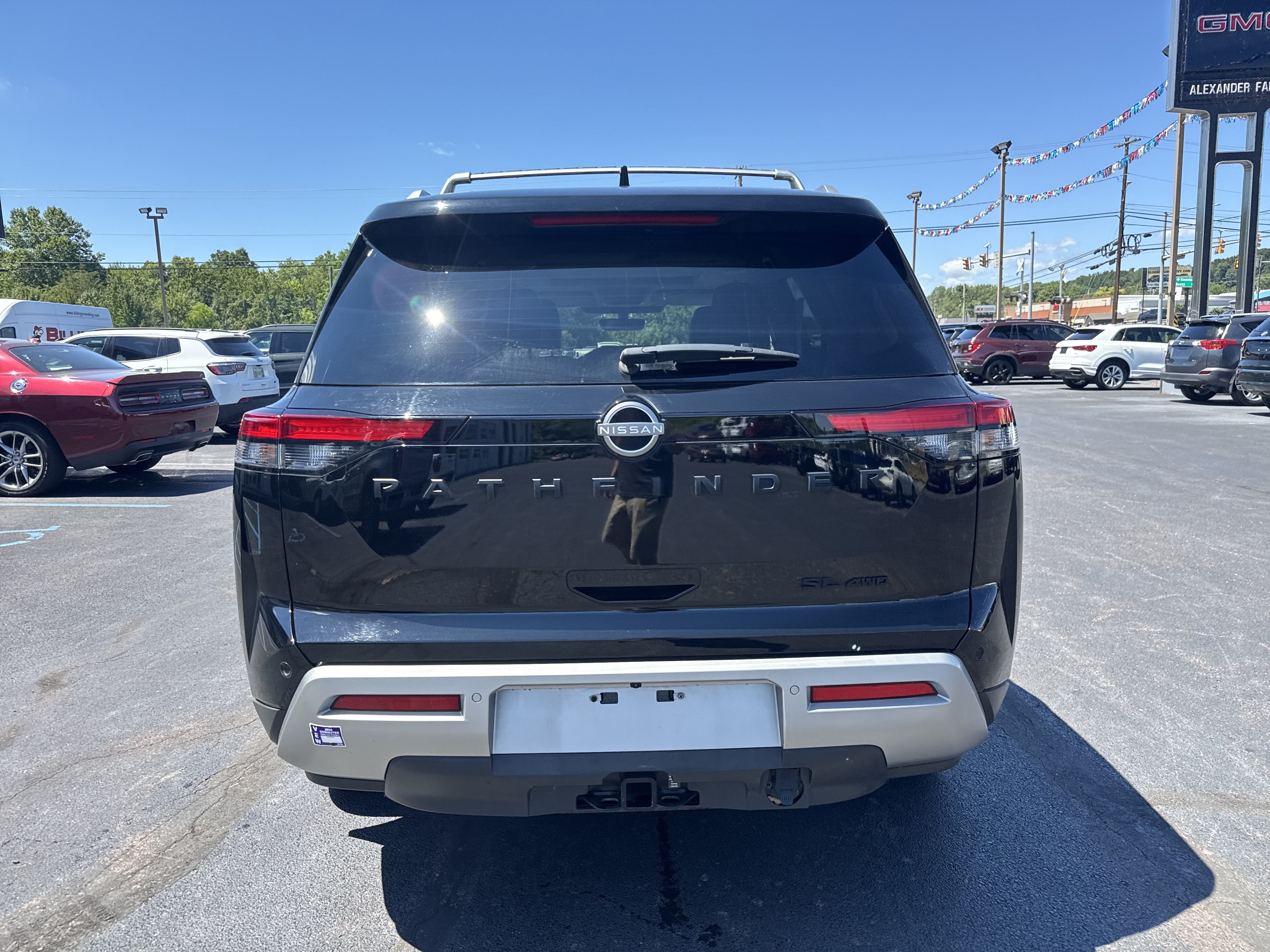 2023 Nissan Pathfinder SL 4WD