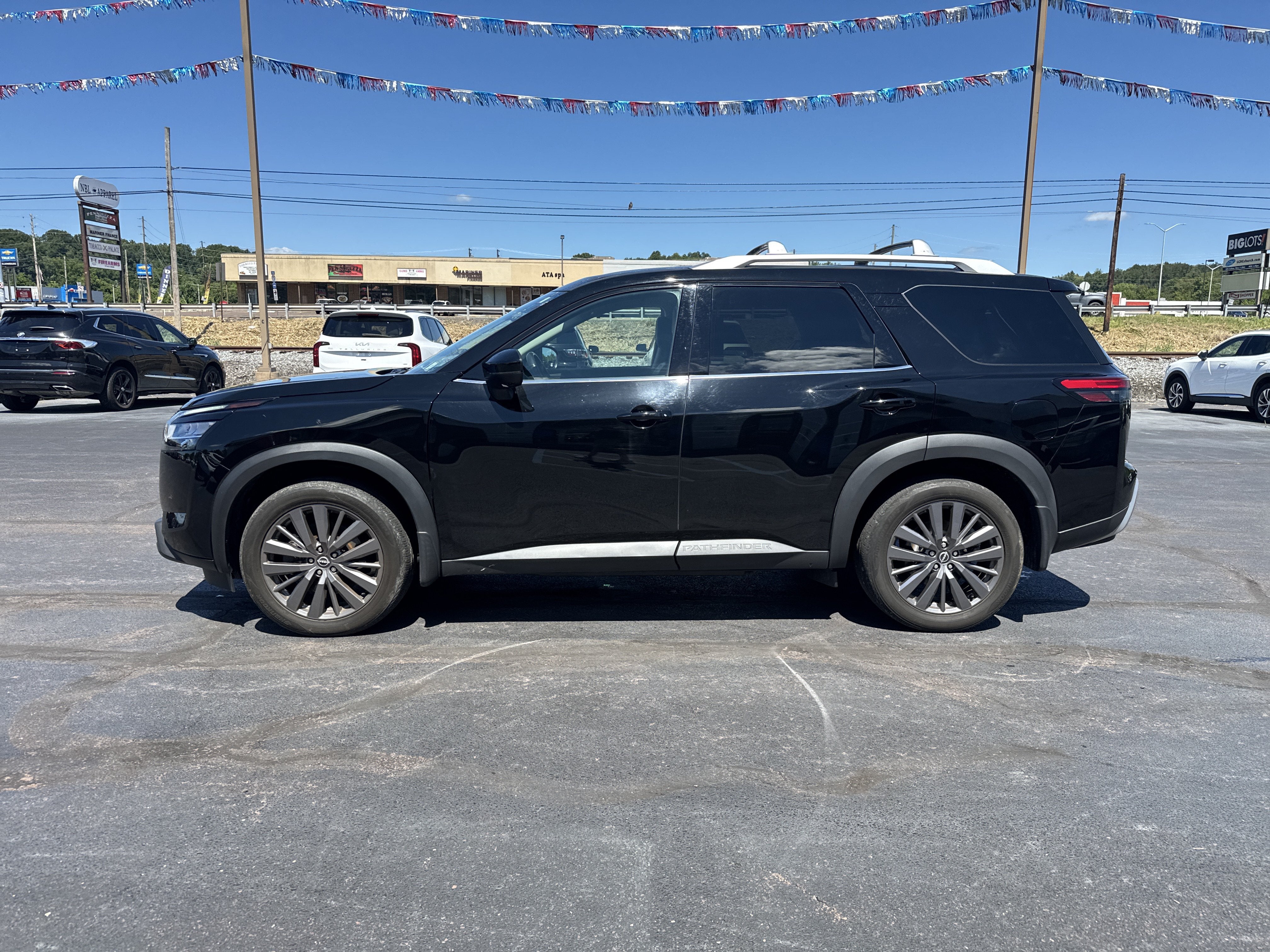 2023 Nissan Pathfinder SL 4WD