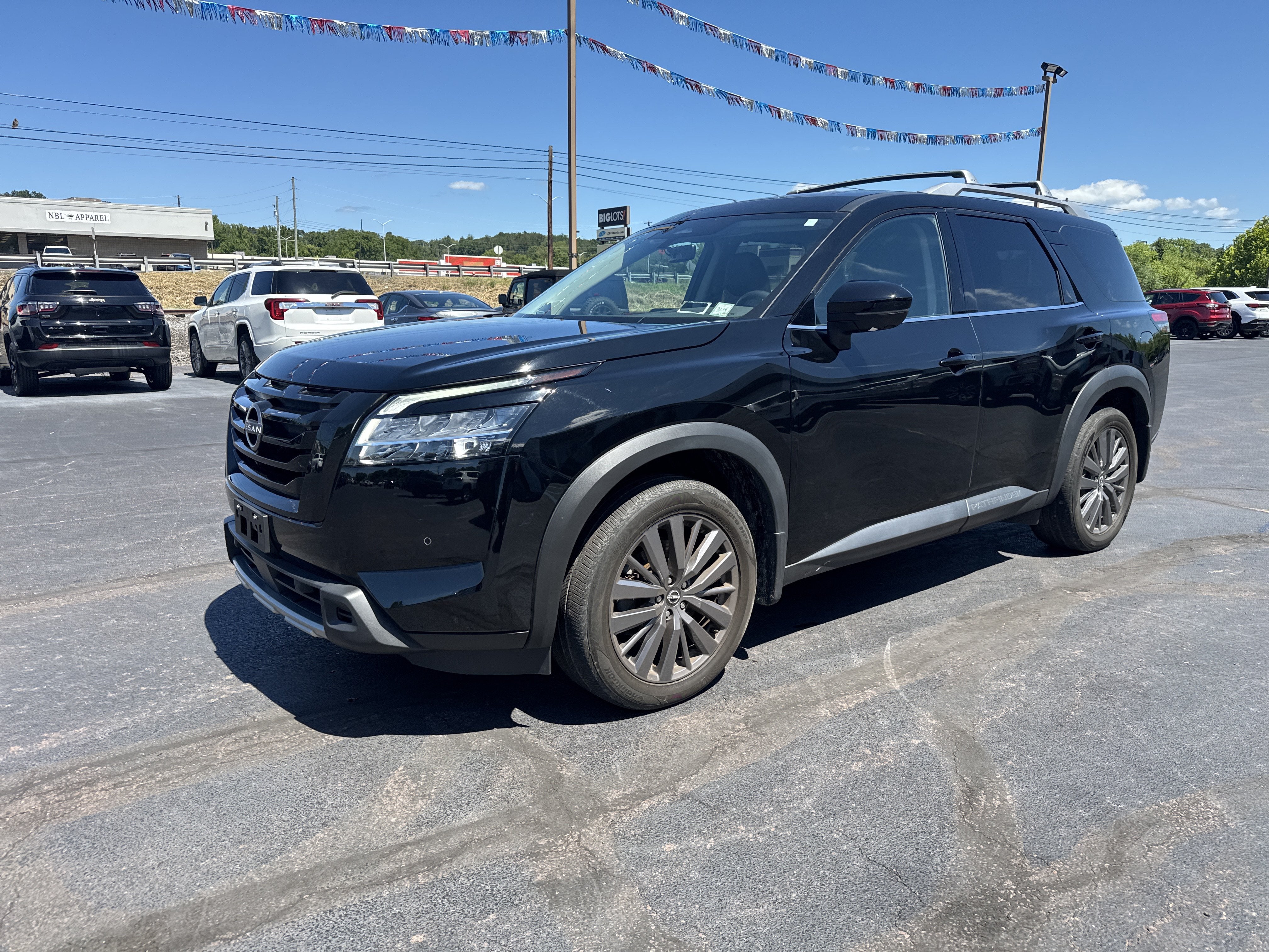 2023 Nissan Pathfinder SL 4WD