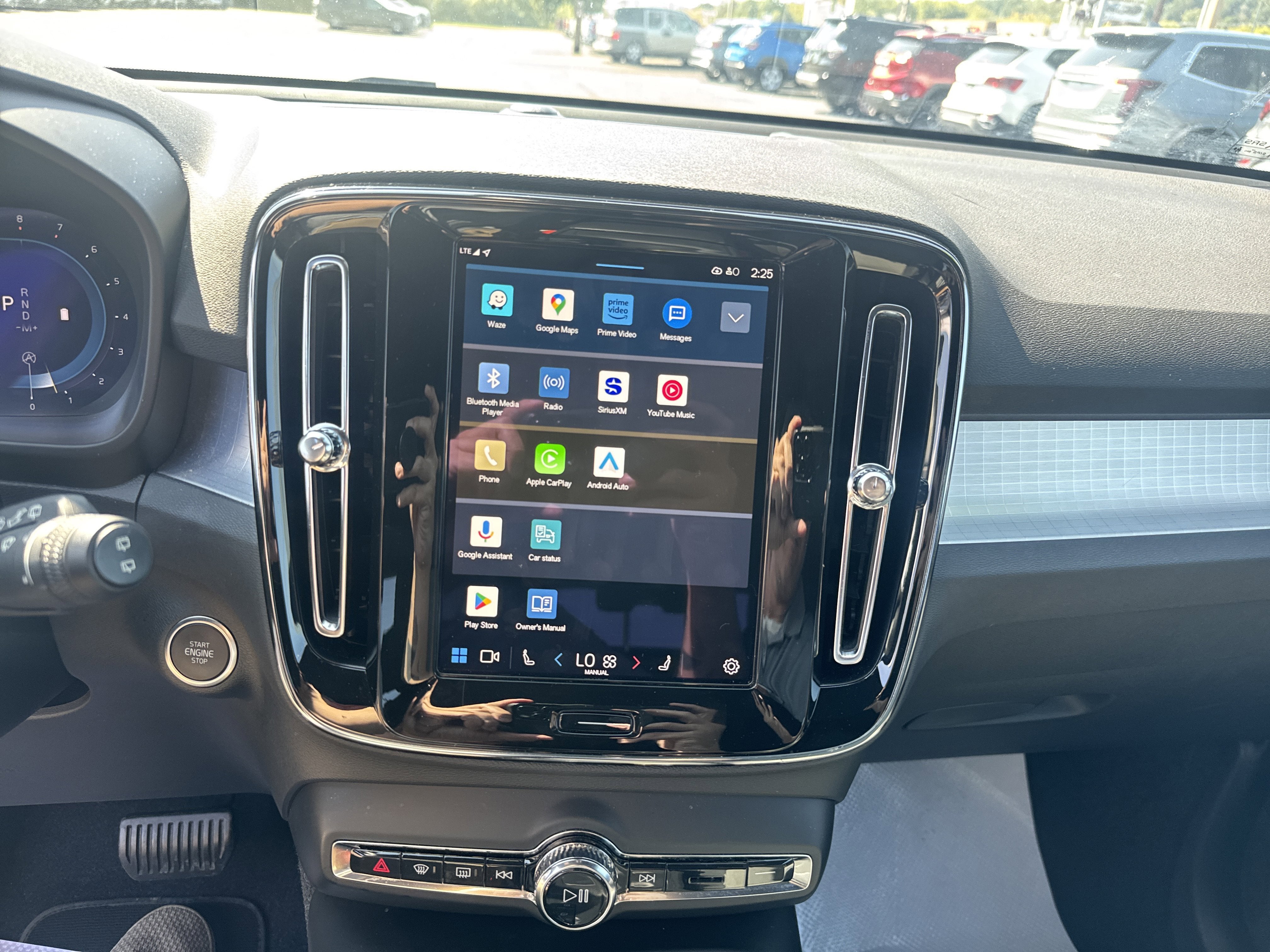 2024 Volvo XC40 Core Bright Theme