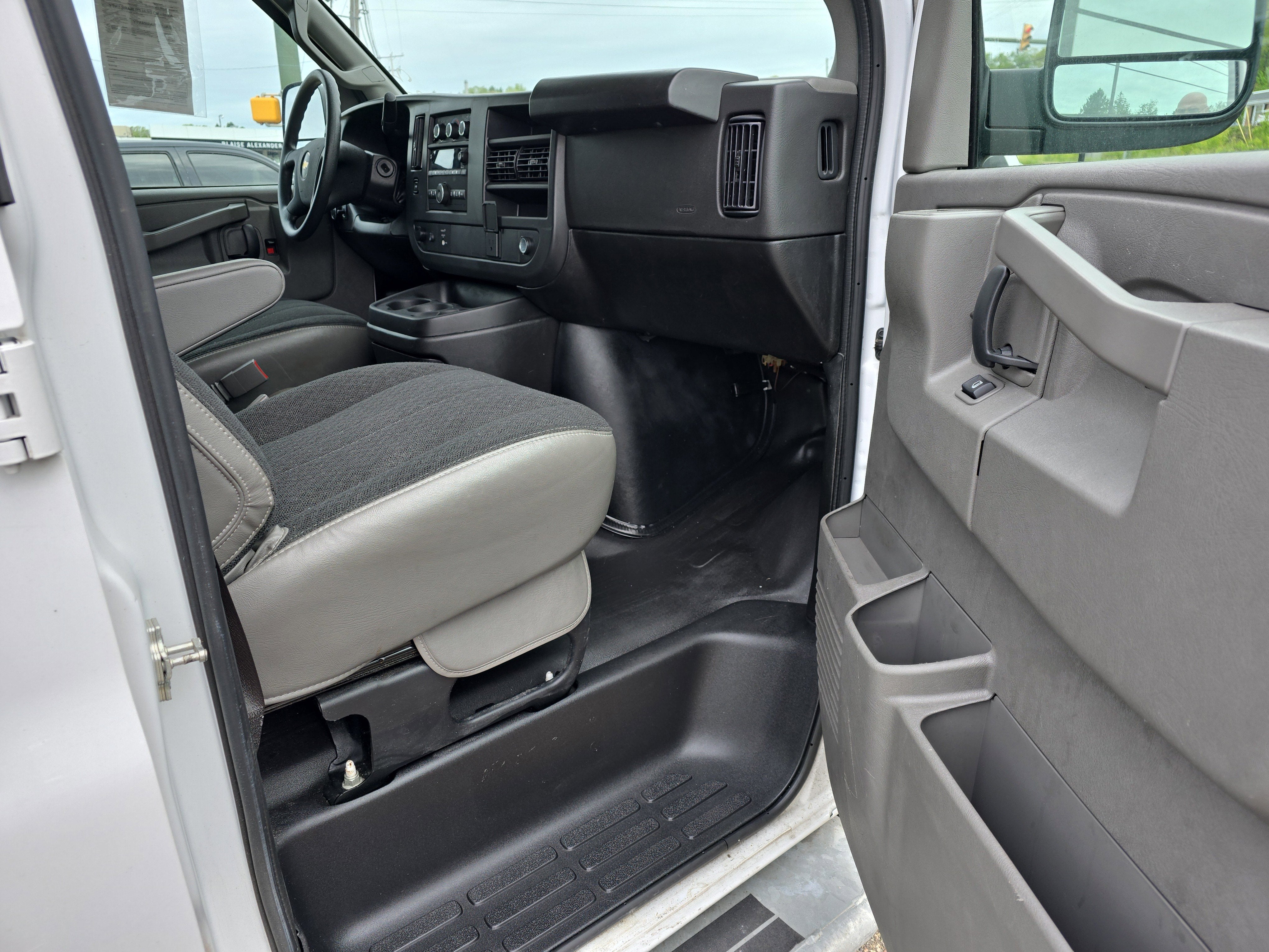 2024 Chevrolet Express Cargo 2500 WT