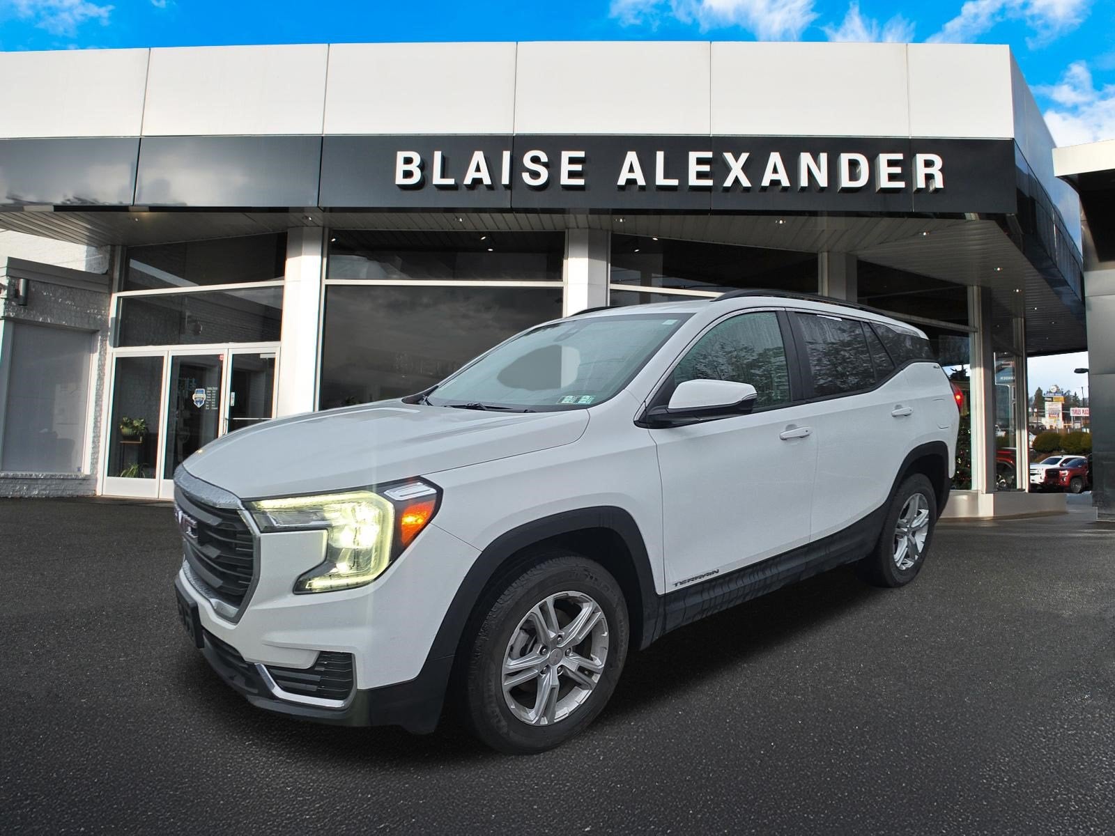 2023 GMC Terrain SLE
