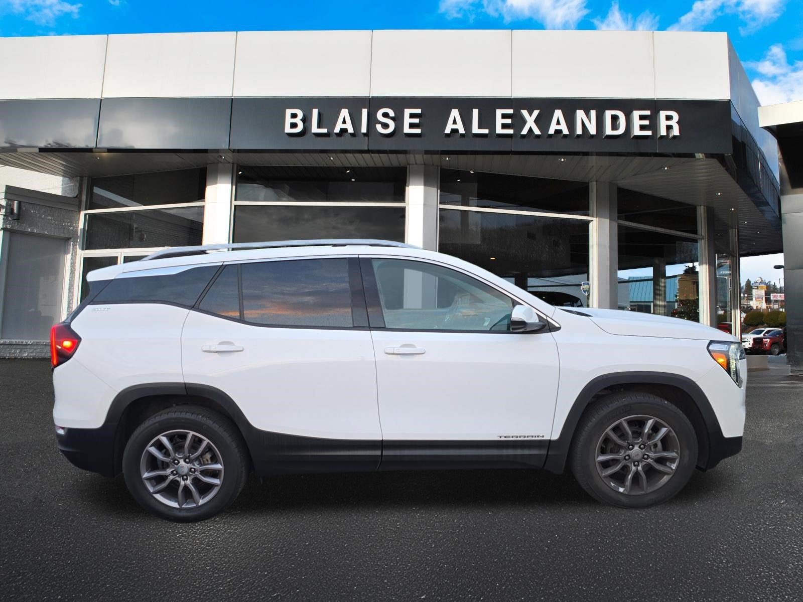 2023 GMC Terrain SLT