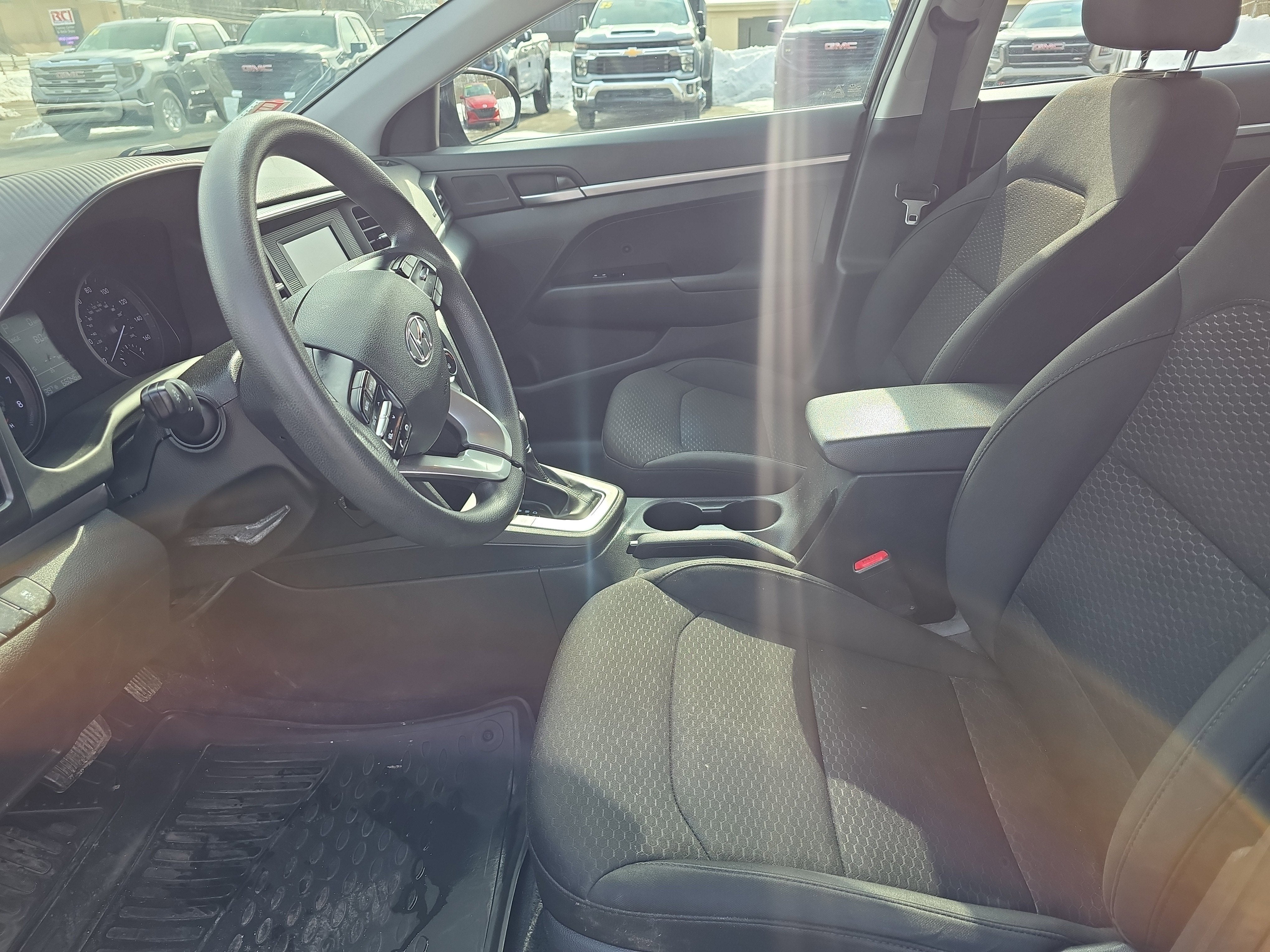 2019 Hyundai ELANTRA SE