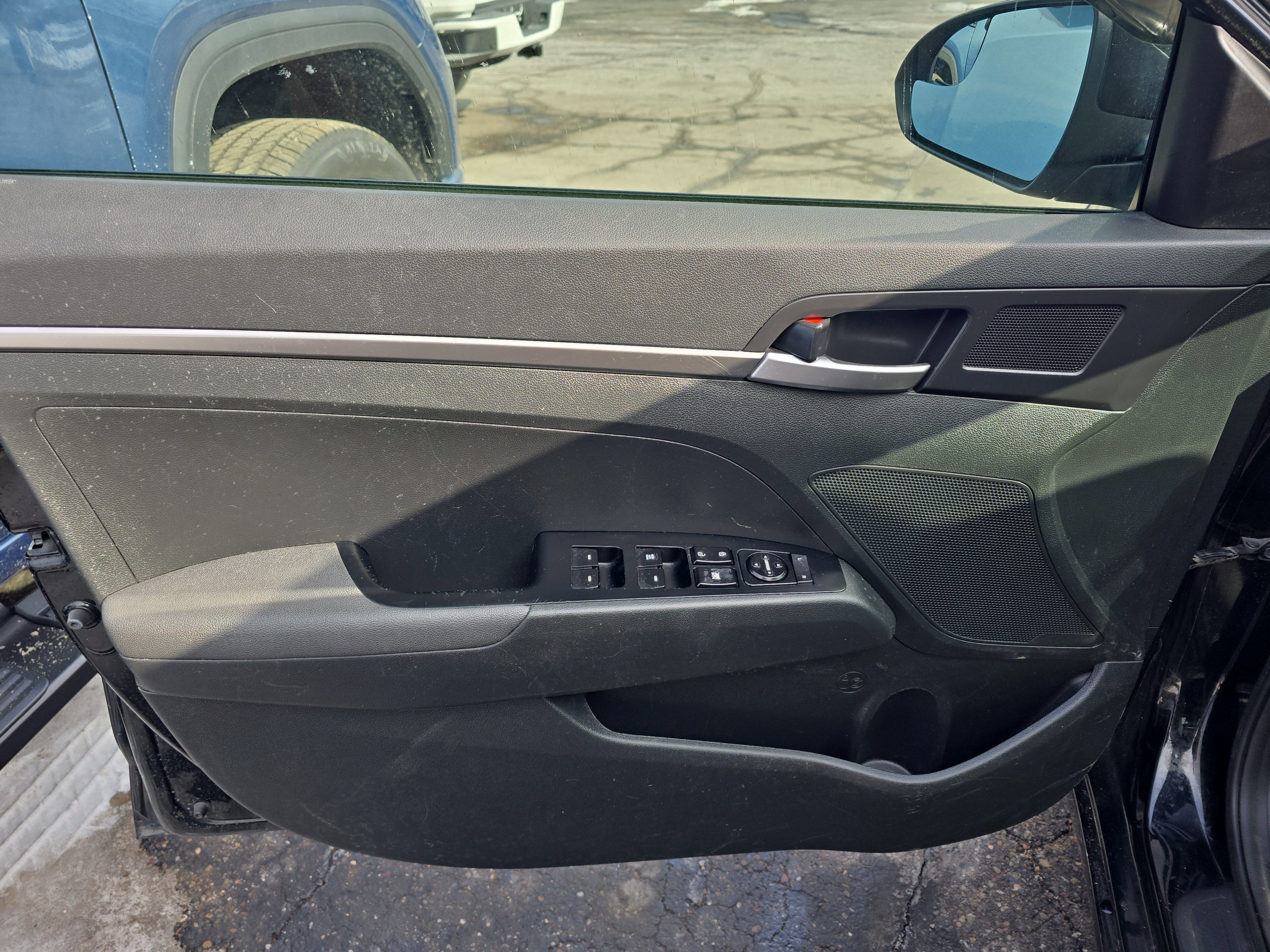 2019 Hyundai ELANTRA SE