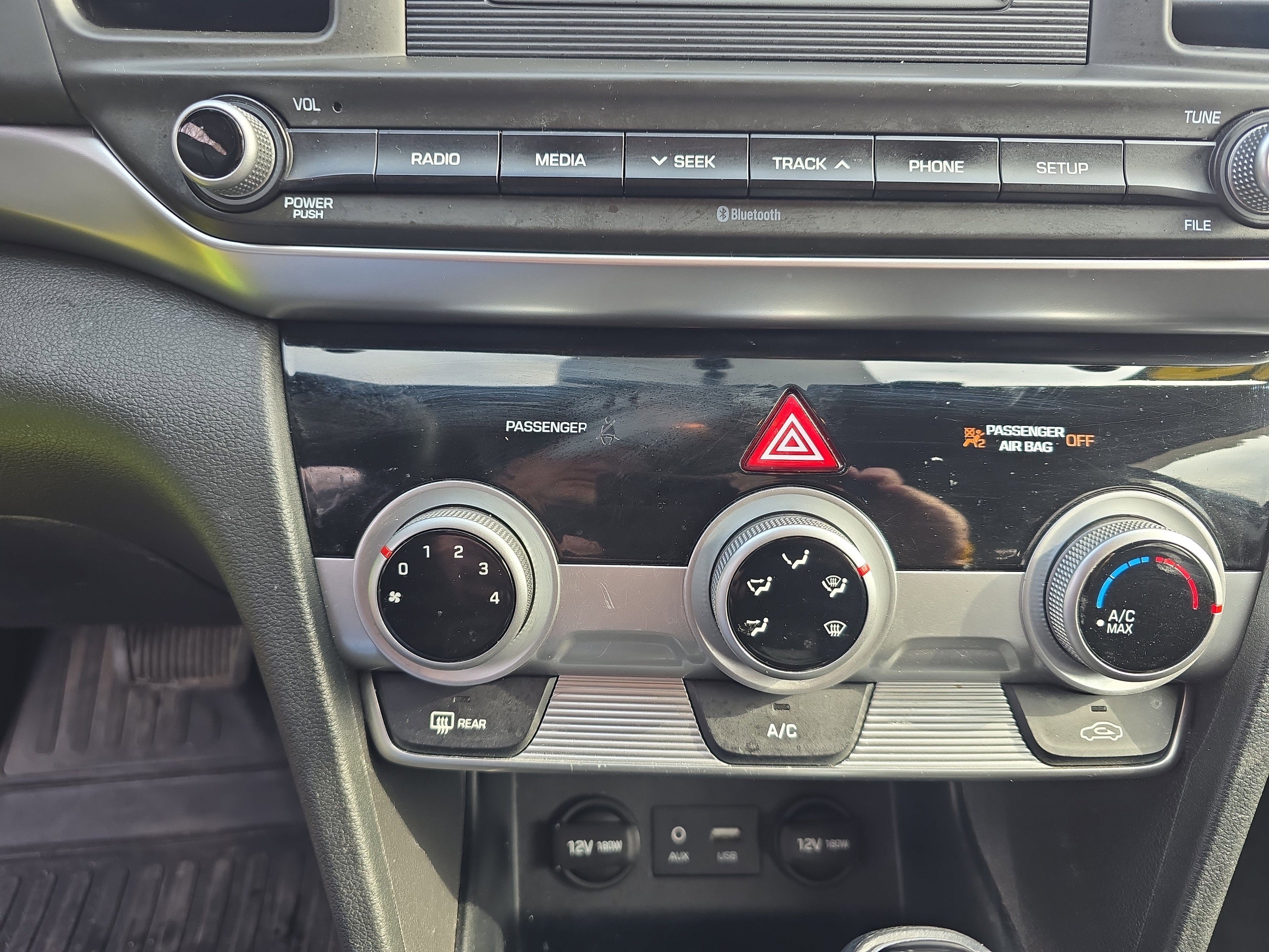 2019 Hyundai ELANTRA SE