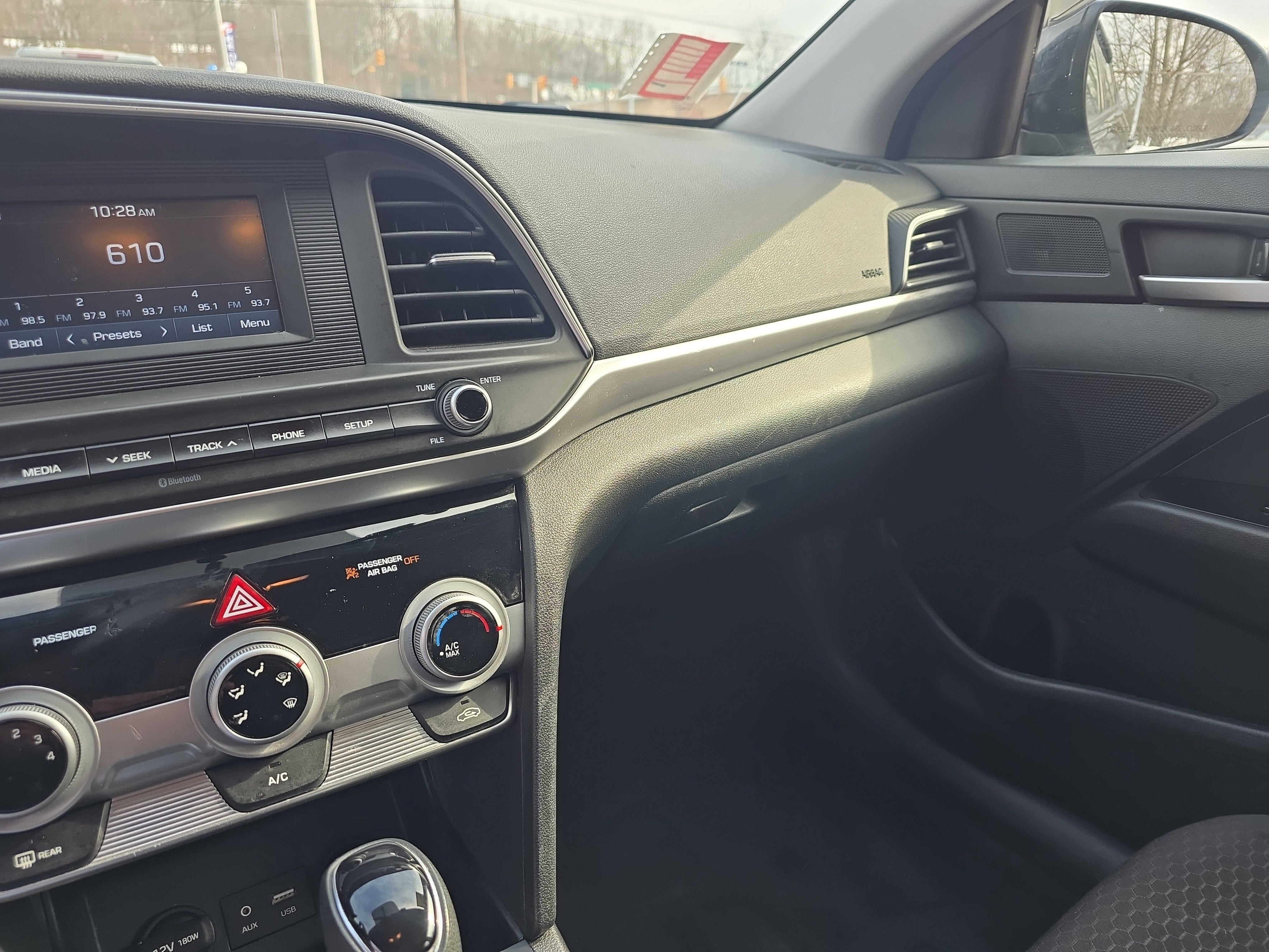 2019 Hyundai ELANTRA SE