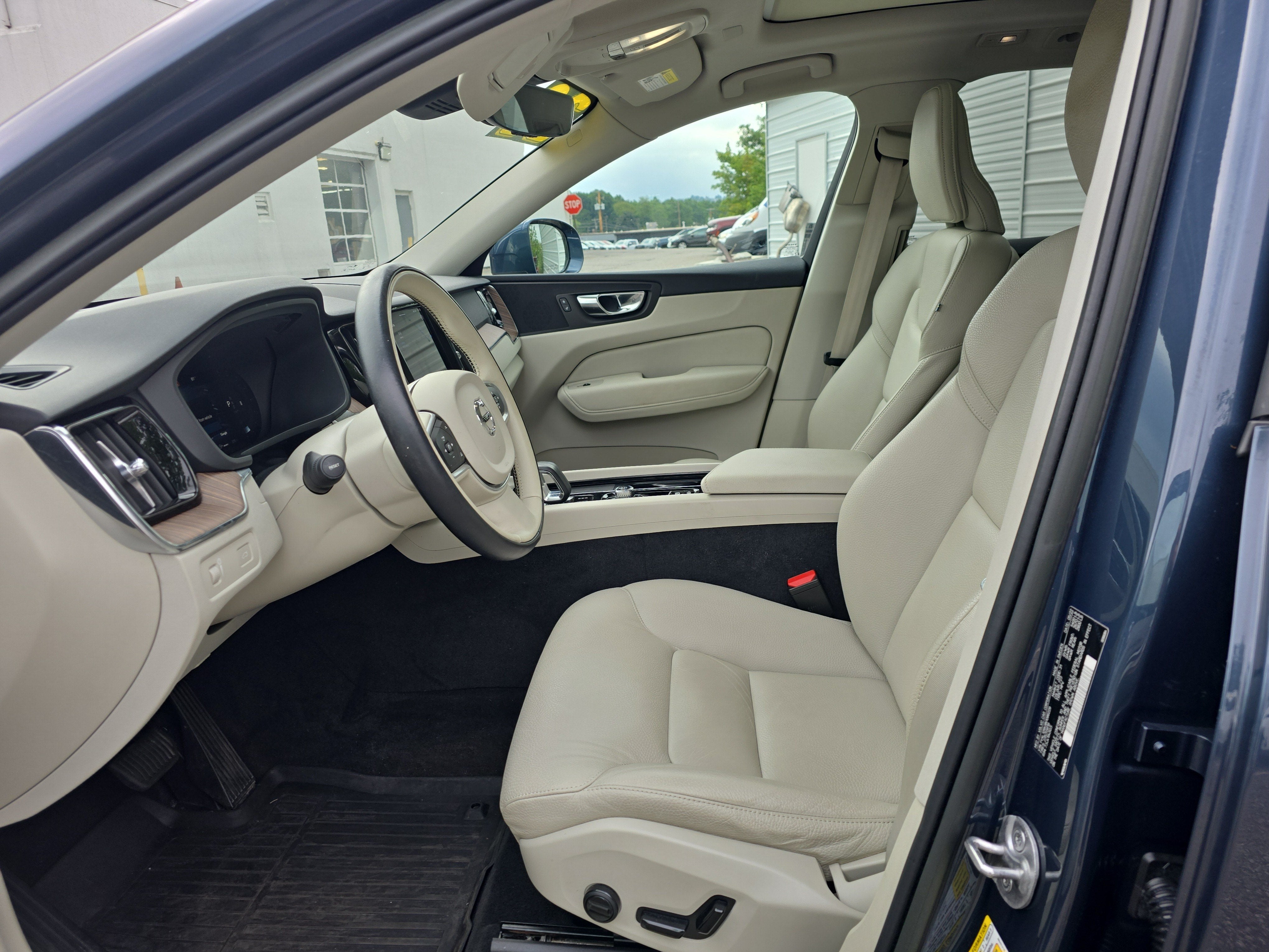 2022 Volvo XC60 Momentum