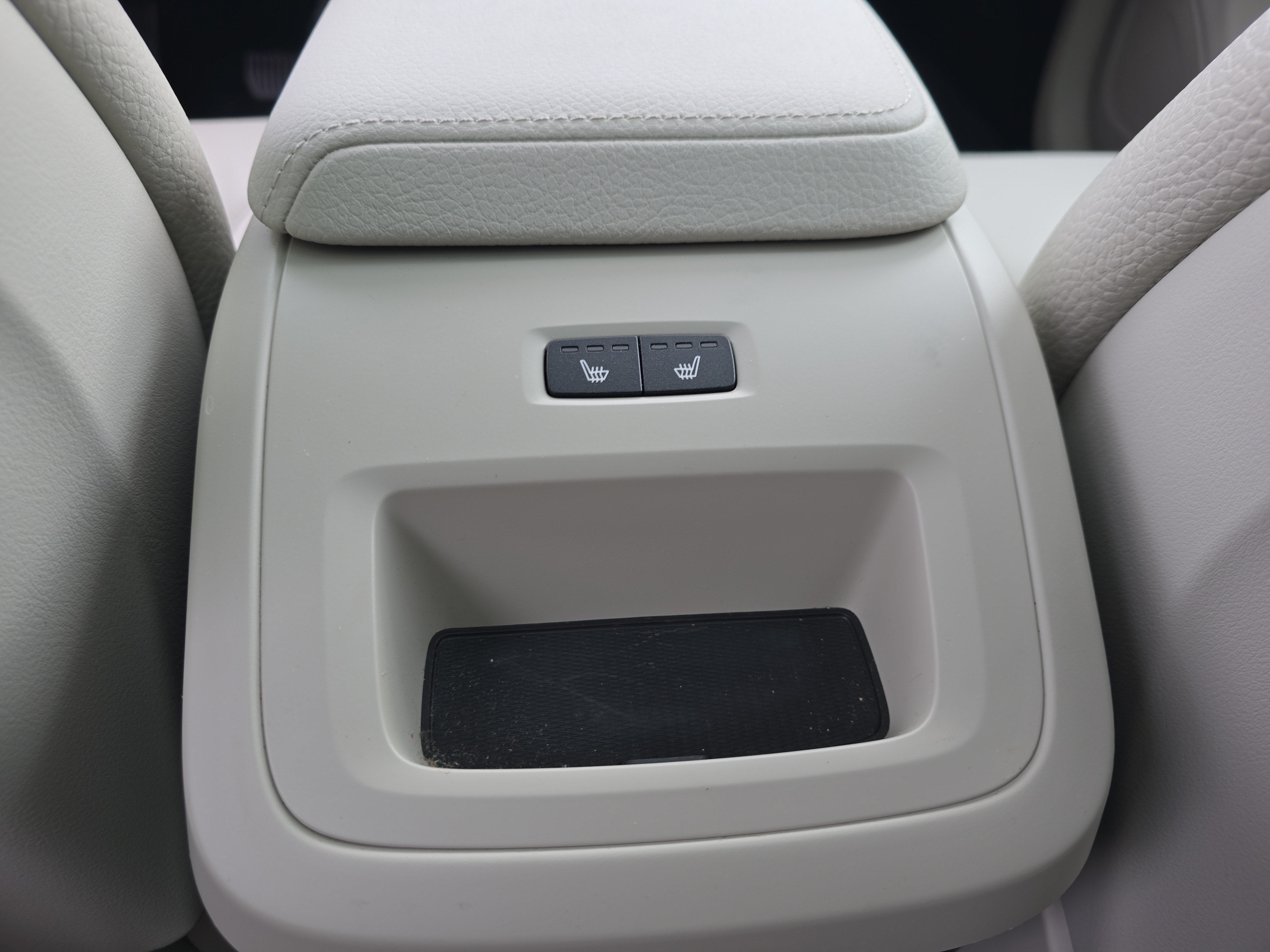 2022 Volvo XC60 Momentum