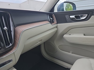 2022 Volvo XC60 Momentum