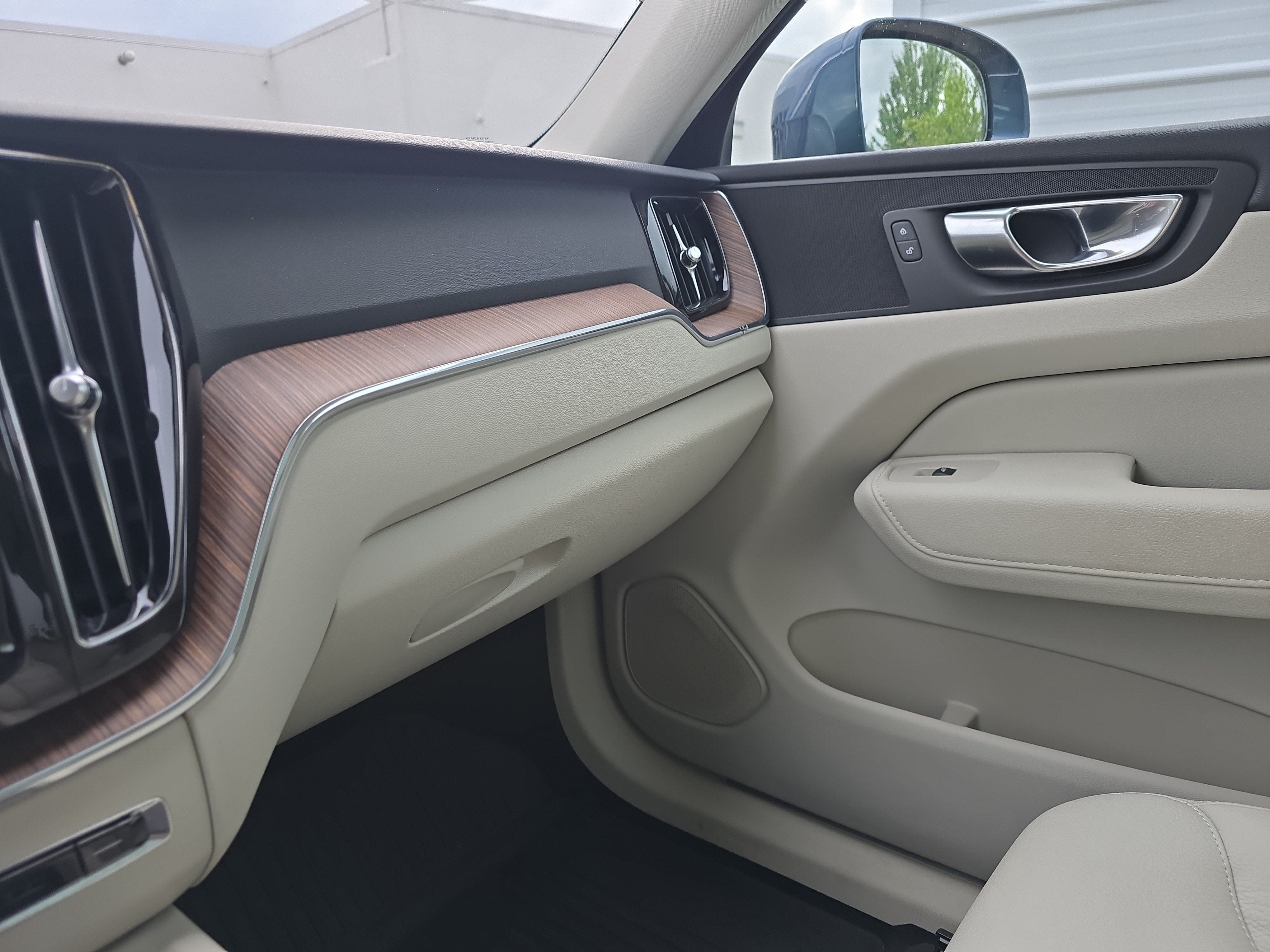 2022 Volvo XC60 Momentum