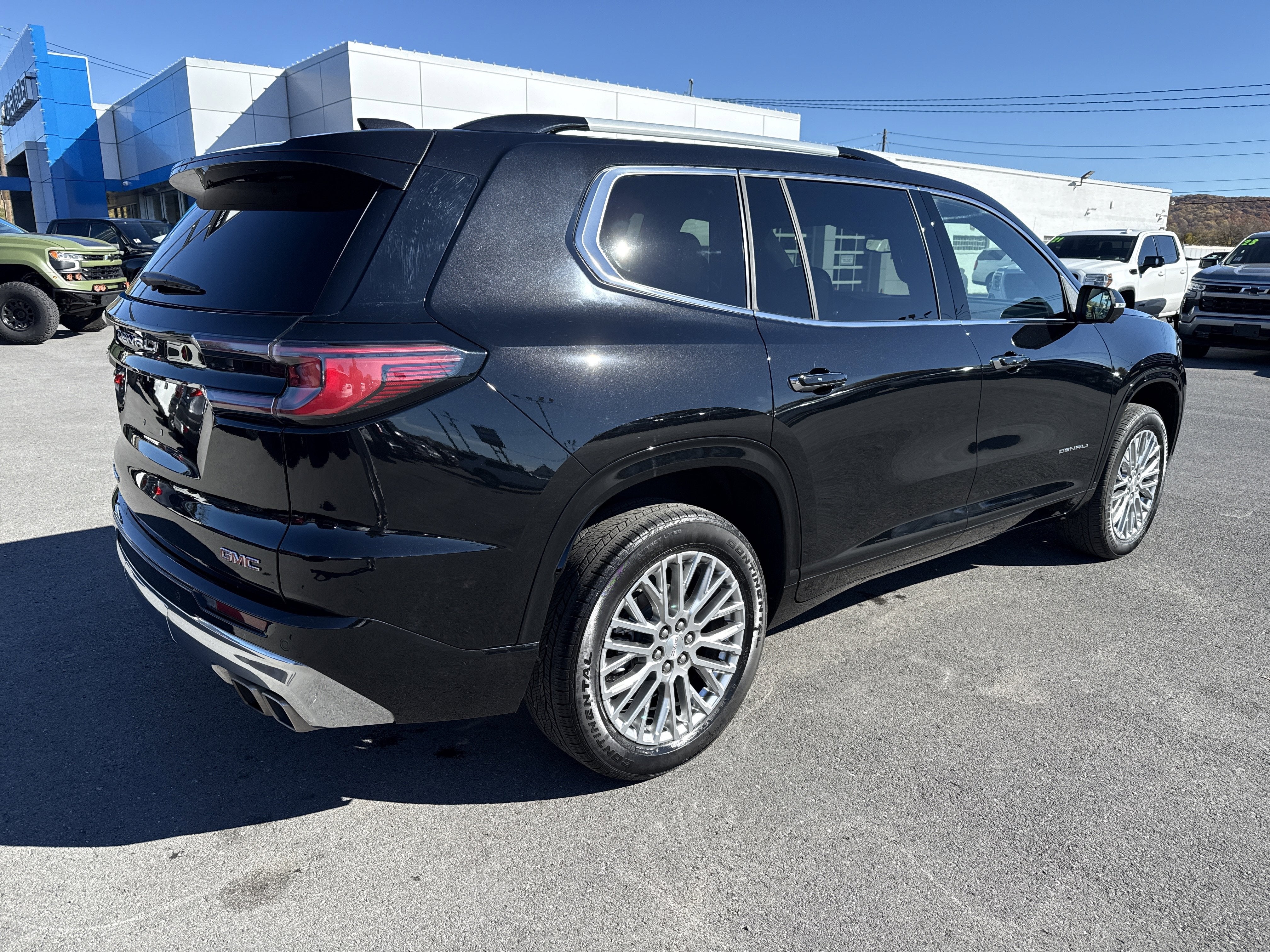 2025 GMC Acadia Denali