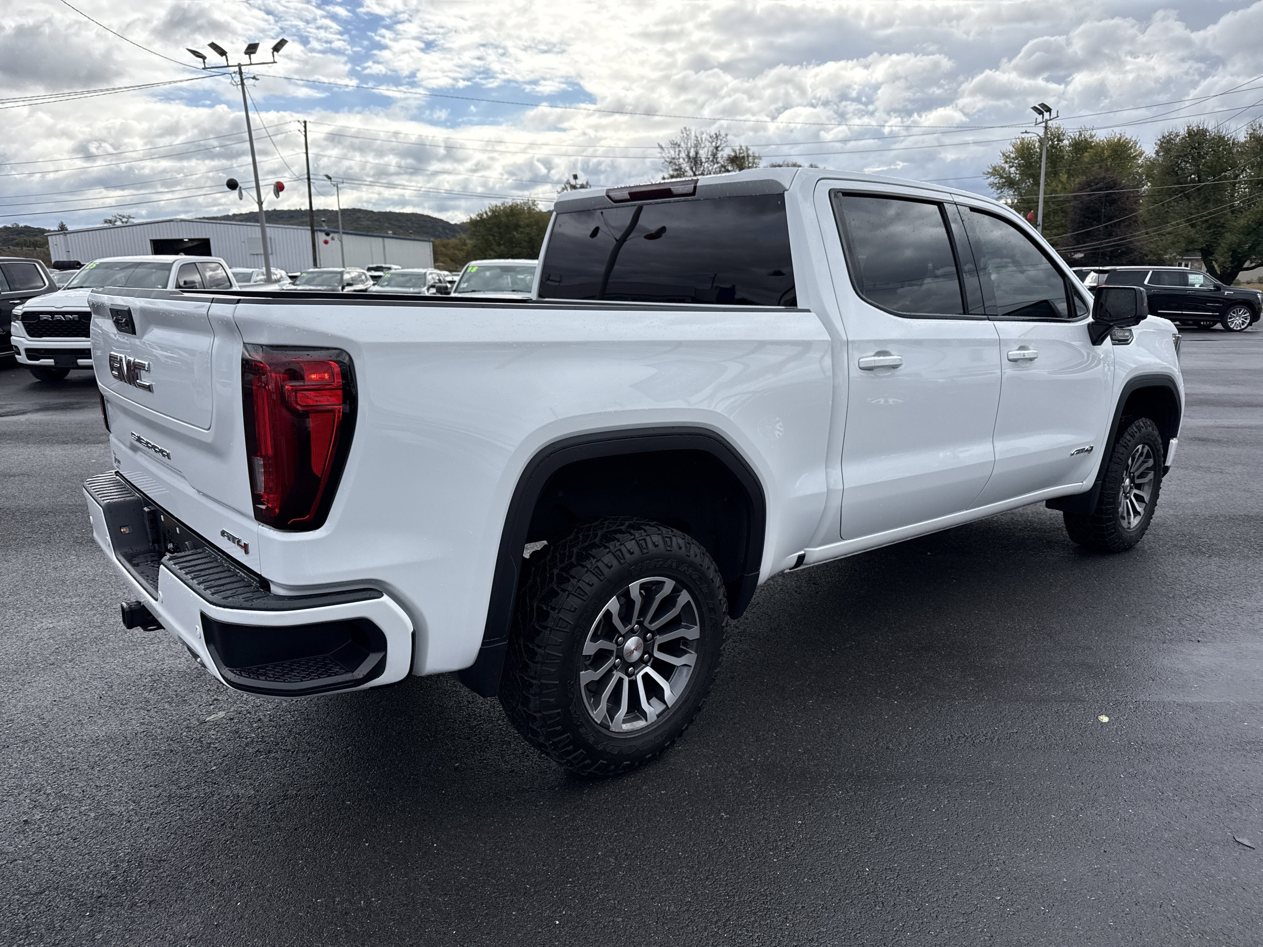 2023 GMC Sierra 1500 AT4
