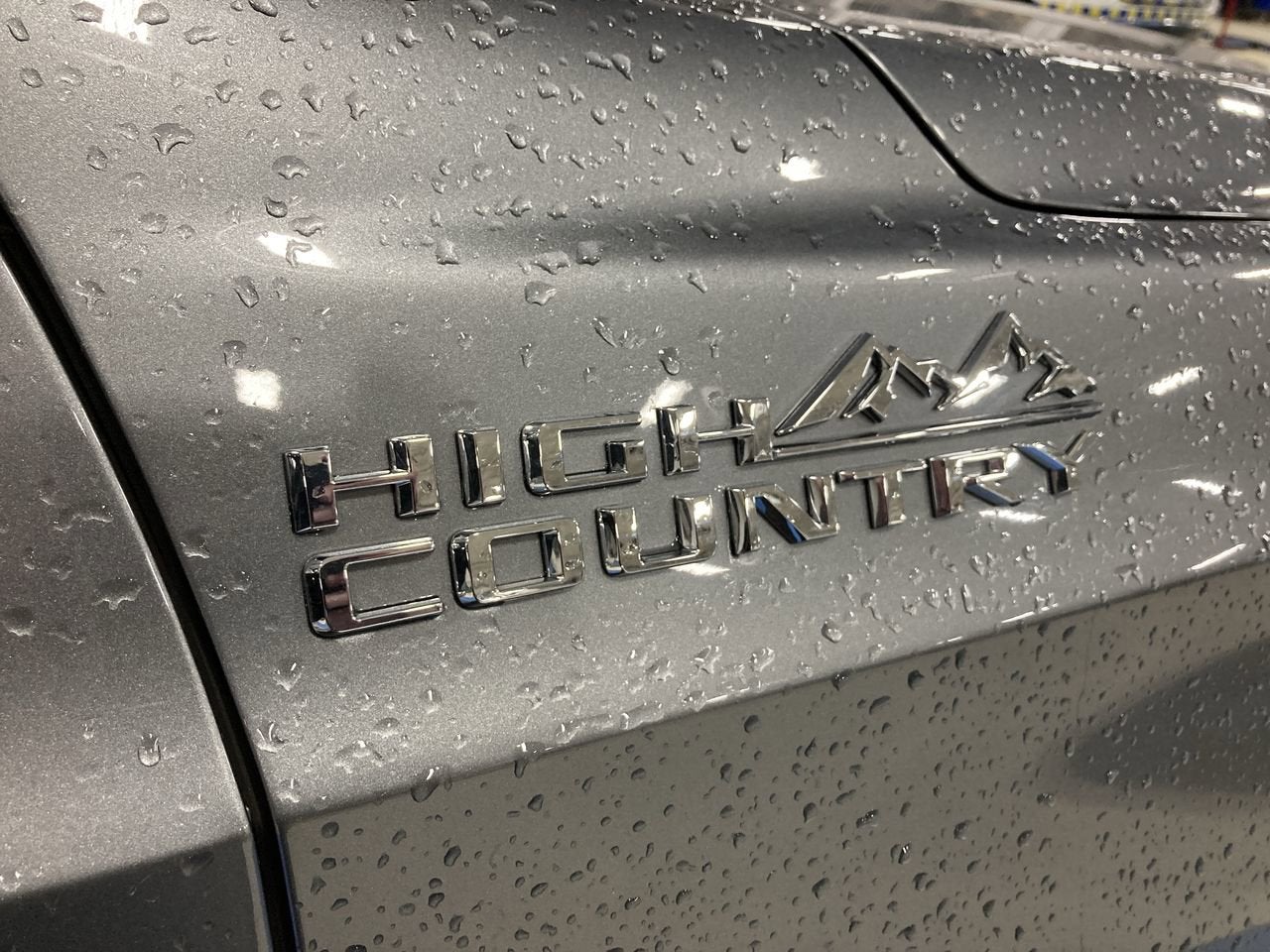 2021 Chevrolet Suburban High Country