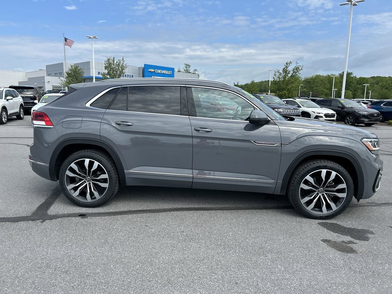 2022 Volkswagen Atlas Cross Sport 3.6L V6 SEL Premium R-Line