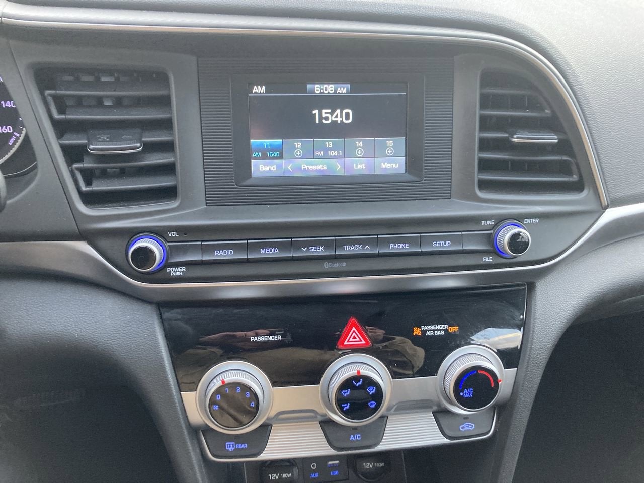 2019 Hyundai ELANTRA SE