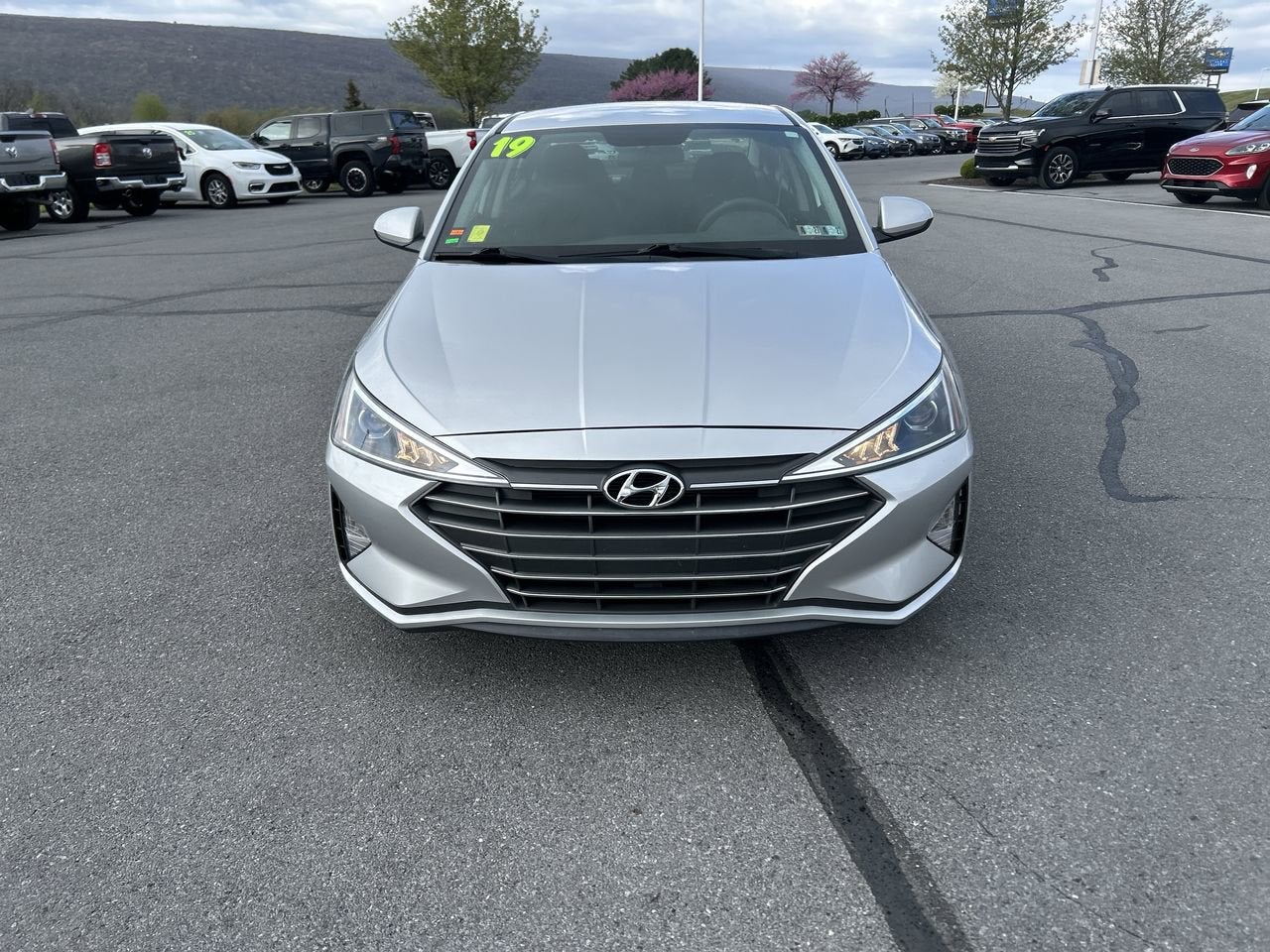 2019 Hyundai ELANTRA SE