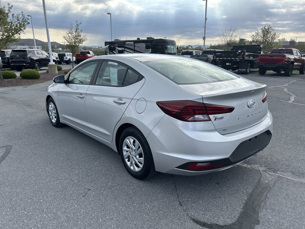 2019 Hyundai ELANTRA SE