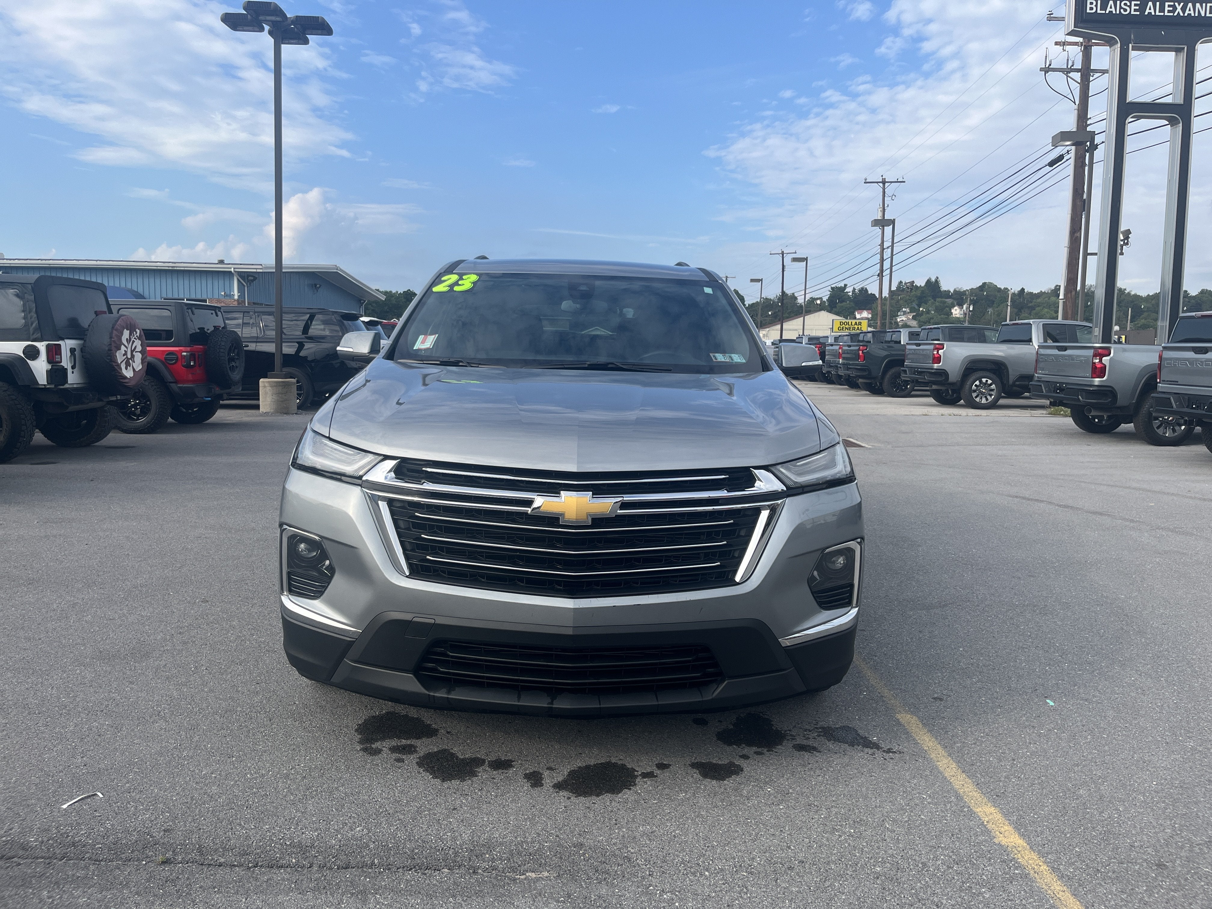 2023 Chevrolet Traverse LT Cloth