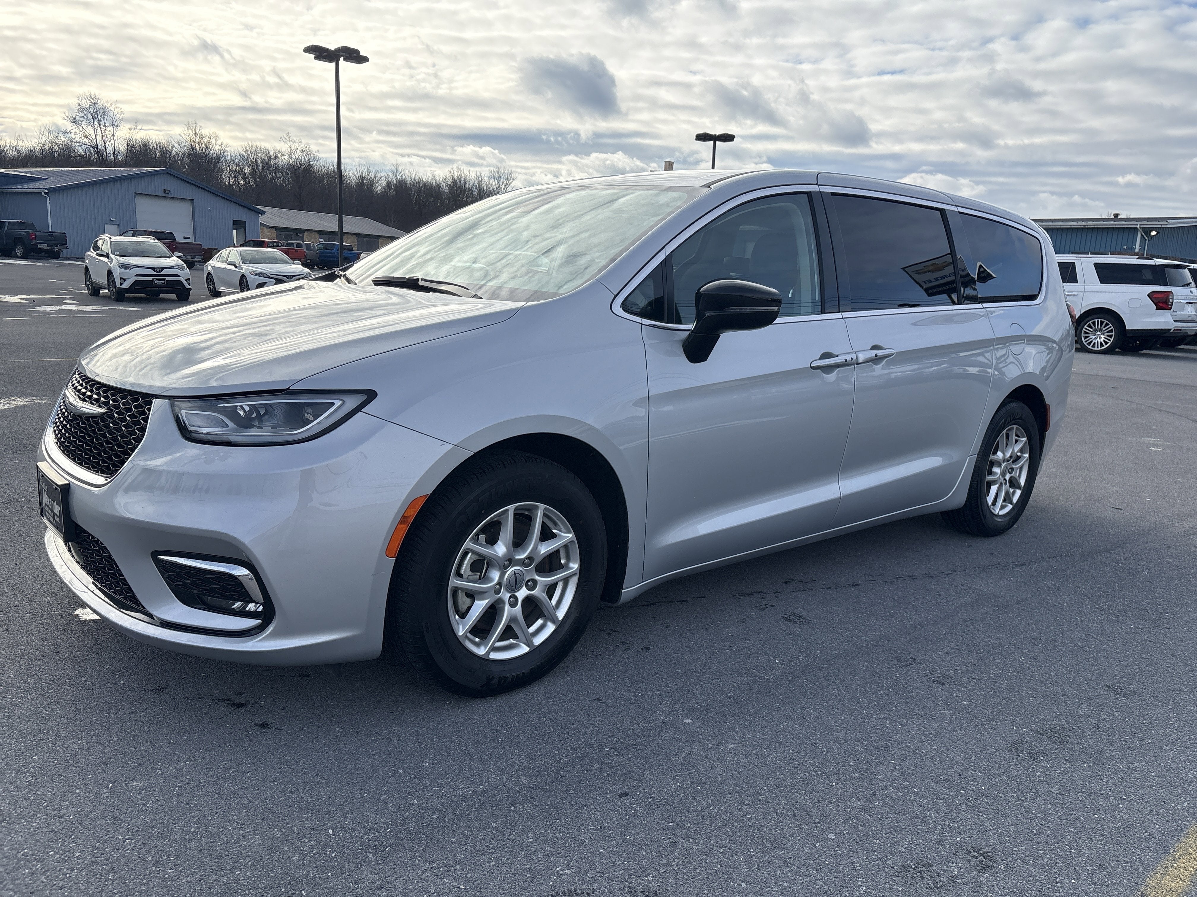 2024 Chrysler Pacifica Touring L